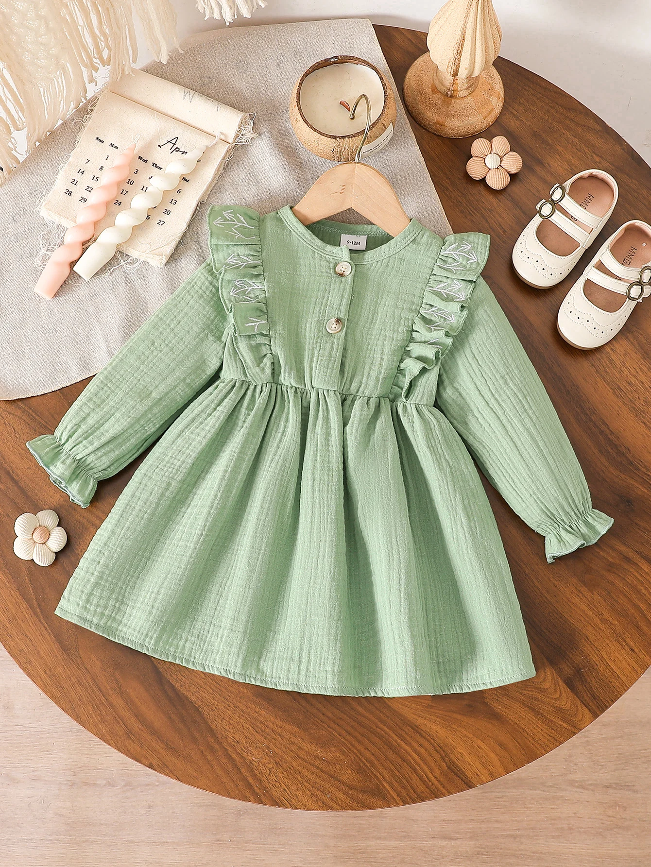 

Baby girl autumn fresh breeze light green embroidered ruffle edge dress round neck long sleeved daily small party outfit