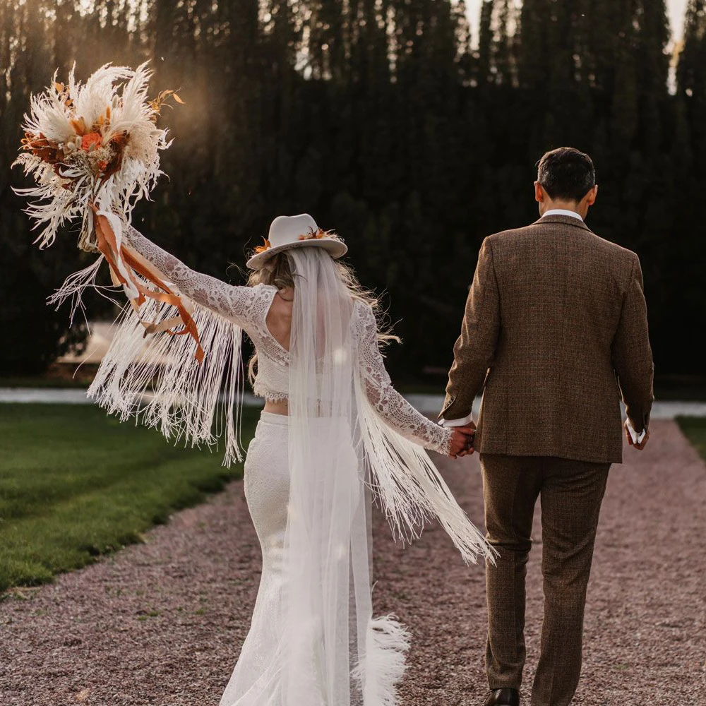 Twee Stukken Boho Kwasten Strand Trouwjurk Lange Mouwen Drop Schip Maatwerk Schede Crop Top Hals Omzoomd Bridal jassen