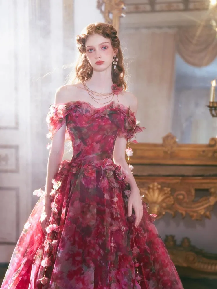 Een nieuwe bloemenproosterjurk met één schouder voor de prestaties van het coming-of-age ceremonie