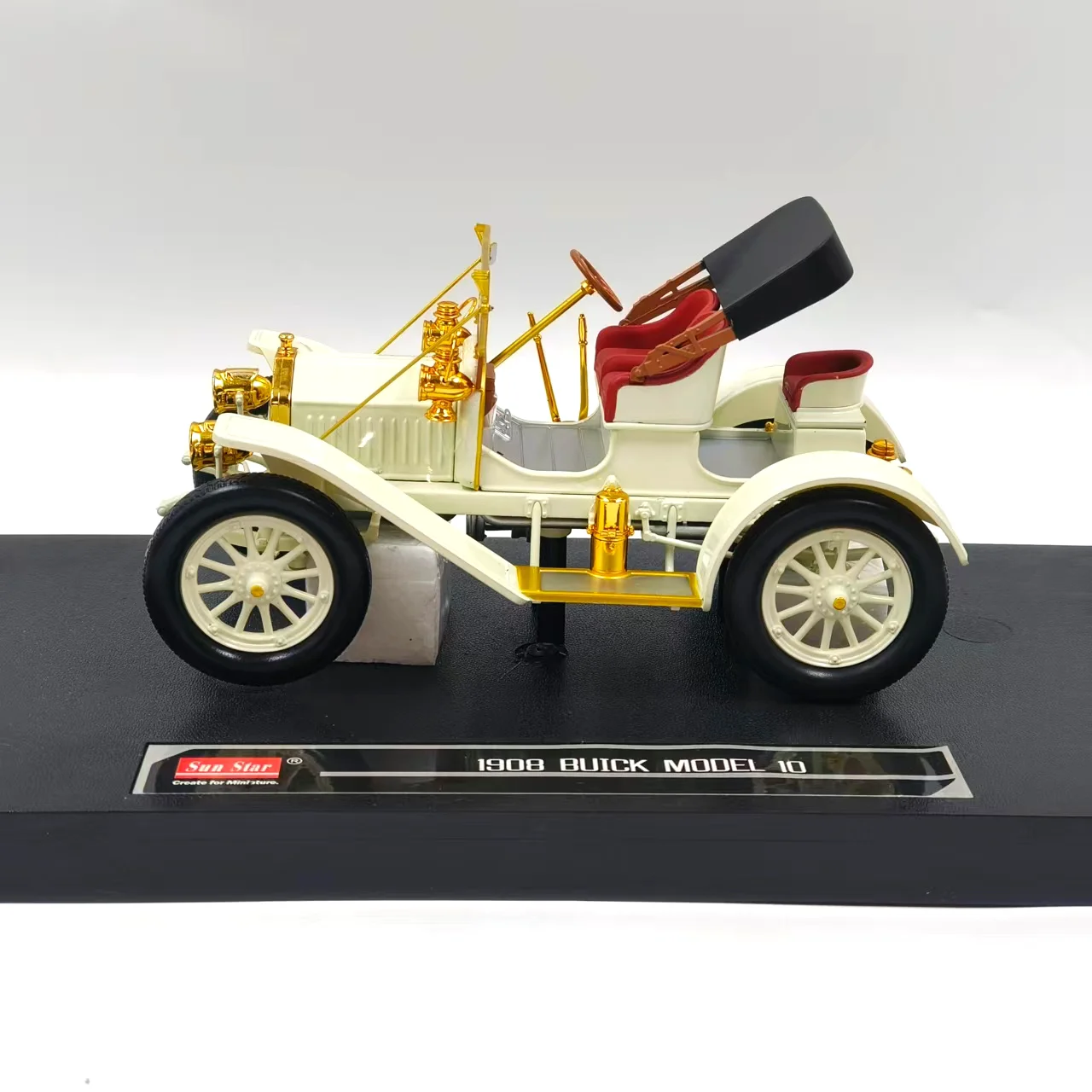 Diecast 1:18 Scale 1908 Buick 10 Classic Alloy Car Model - view 2