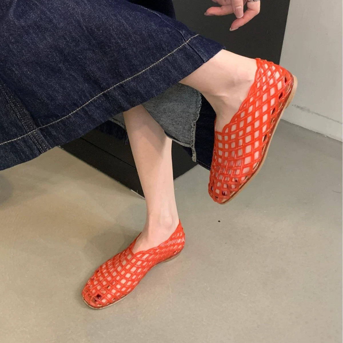 

2025 Women's New Flat Sandals with Hollow PVC Breathable Summer Outerwear Baotou Bag and Casual Jelly Sandalias De Mujer