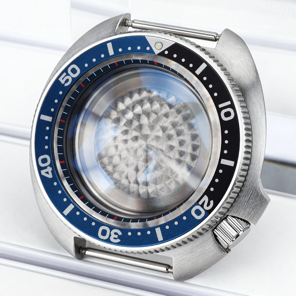44-mm-Gehäuse für mechanische Herrenuhren, zum Zusammenbauen, mit AR-Saphirglas, passend für NH35-, NH36- und NH70-Uhrwerke, mit Kapitelring und Krone bei 4.1 Uhr. – Detail 4