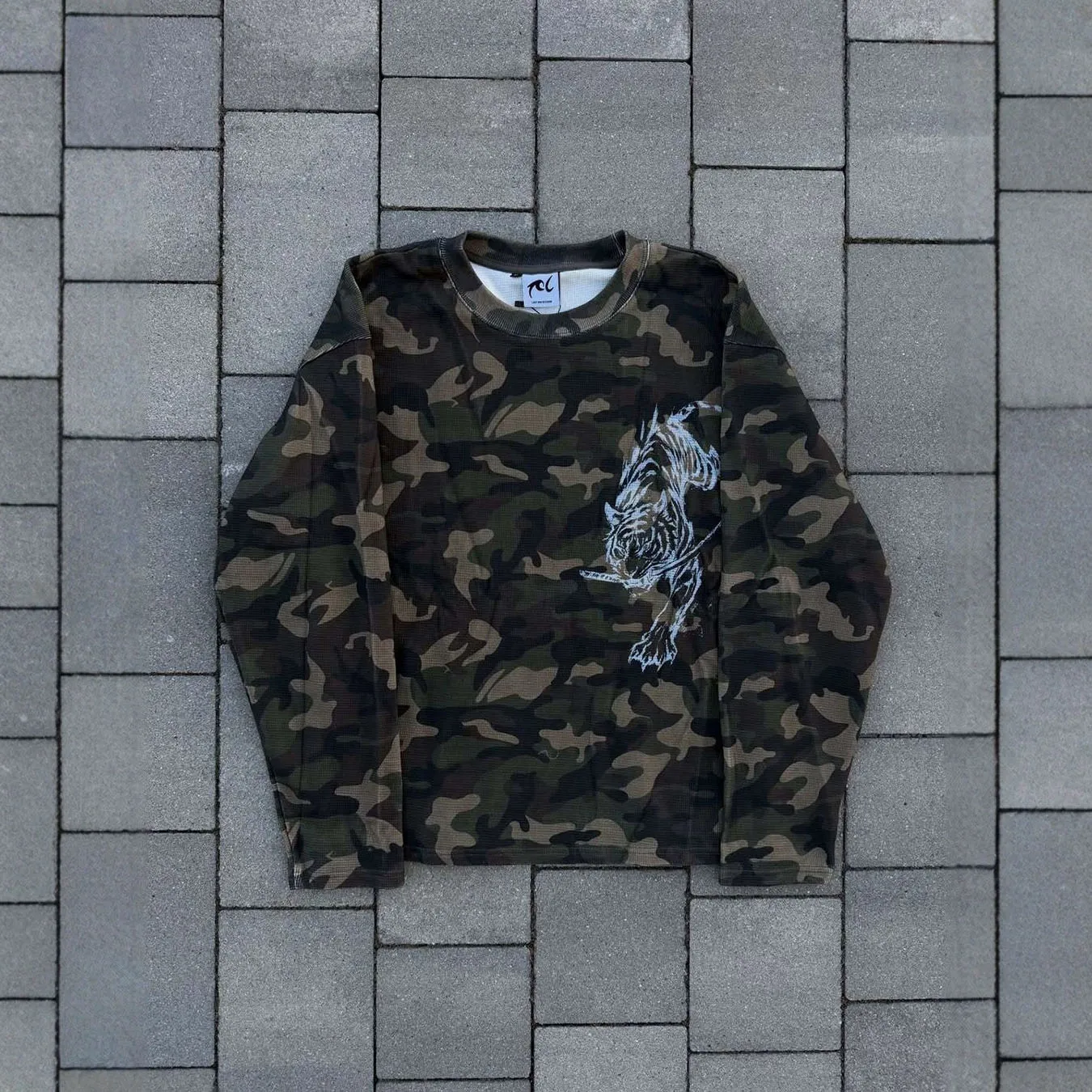 Autumn and Winter High Street Camouflage Men's and Women's Waffle Vintage Tiger Print Loose and Versatile Long Sleeve T-shirt