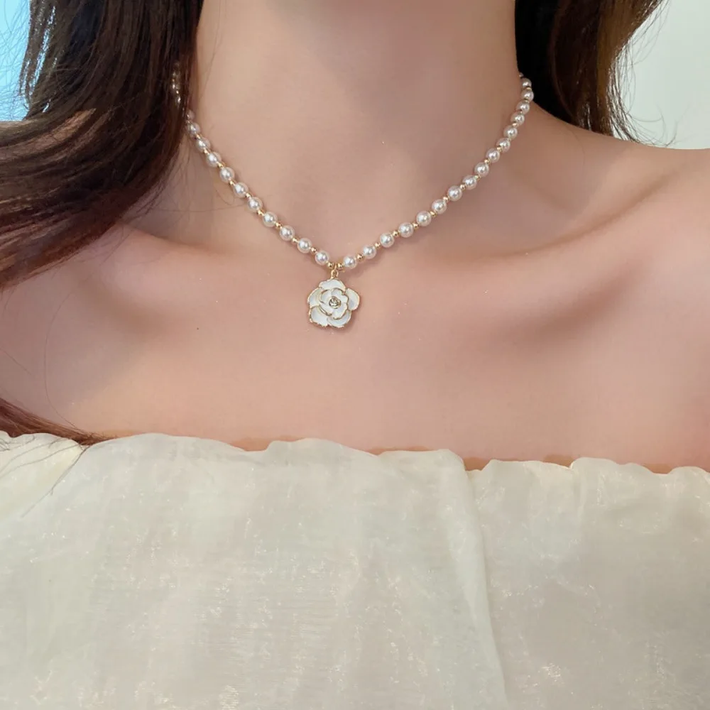 Romantic Retro Enamel Flower Pendant Imitation Pearl Beaded Necklace for Women Valentine's Day Confession Jewelry Accessories