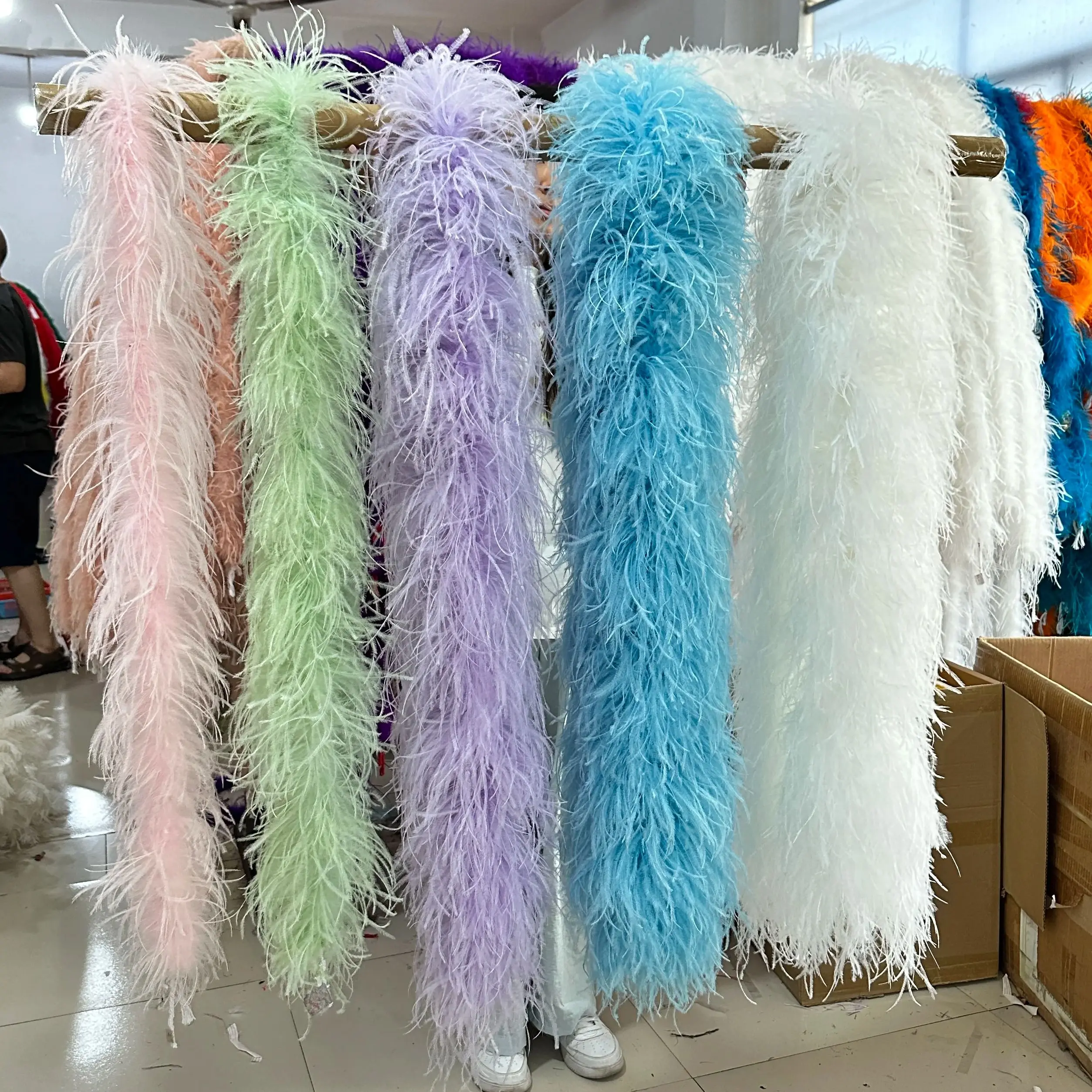 

4 6 10 20 30ply Ostrich Feather Boa for Wedding Party shawl Dress Craft, Party Clothing Sewing Decoration Accessory Plumas scarf