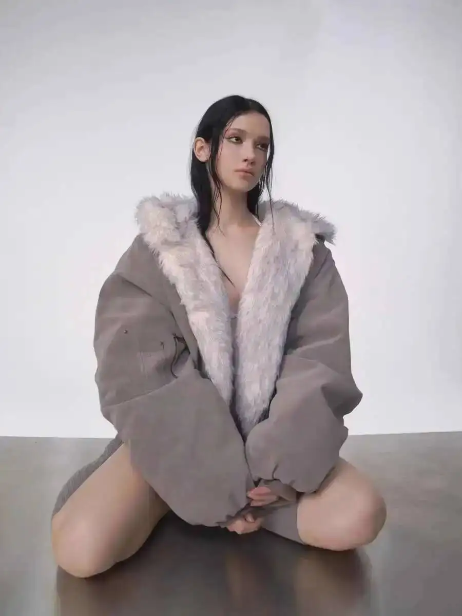 Abrigo de piel sintética para mujer, abrigo de piel Retro americano de invierno, chaqueta acolchada de algodón con capucha para mujer, chaqueta informal de felpa Harajuku de gran tamaño