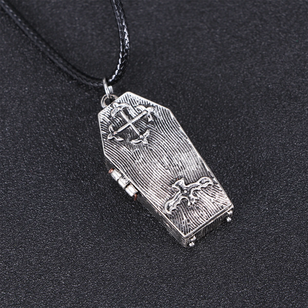 

Dark Vintage Skull Locket Necklace Diy Magnetic Opening Alloy Pendant Punk Coffin Jewelry Gift For Men Women Non Fade Safe
