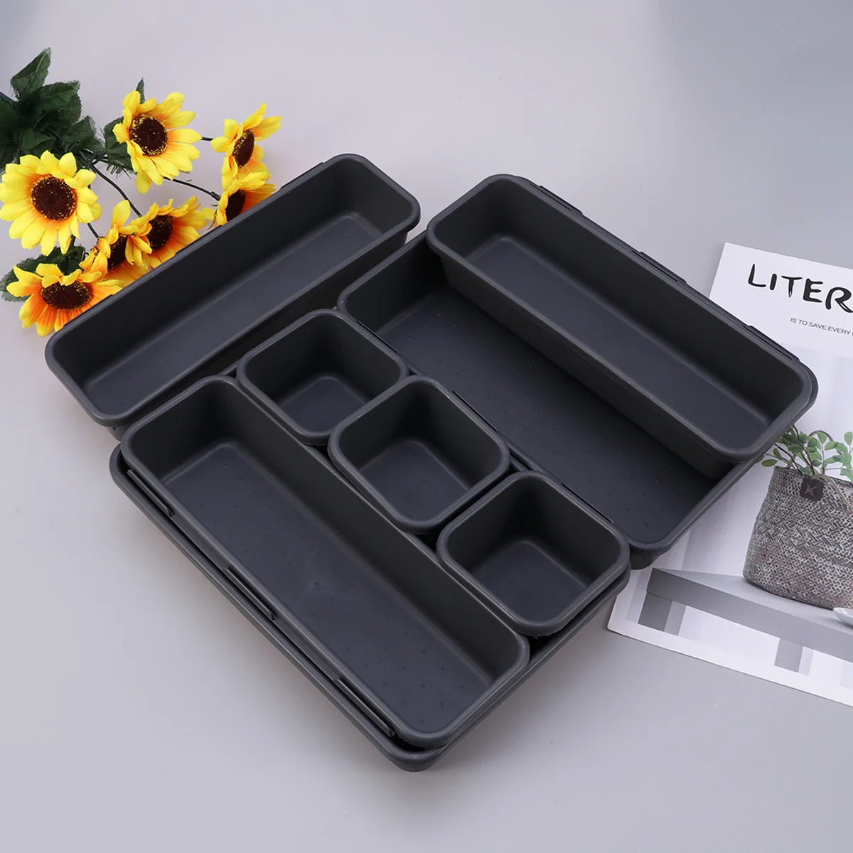 

8 in 1 Plastic Drawer Storage Box Black Desktop Organizer 8 Compartment Storage Tray for Household Desktop Items