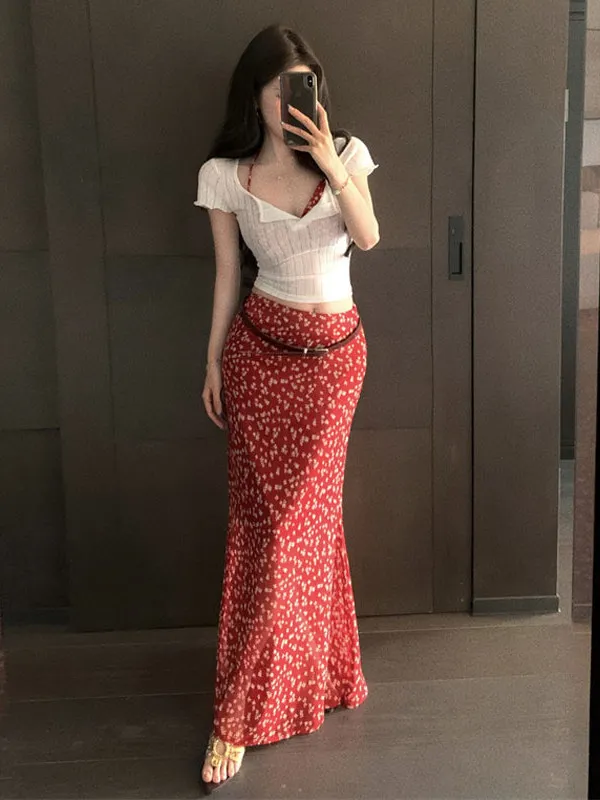 

Летний вязаный комплект из трех предметов с цветочным узором: топ с V-образным вырезом, топ-халтер и юбка. Повседневный модный женский ансамбль из смесового хлопка.