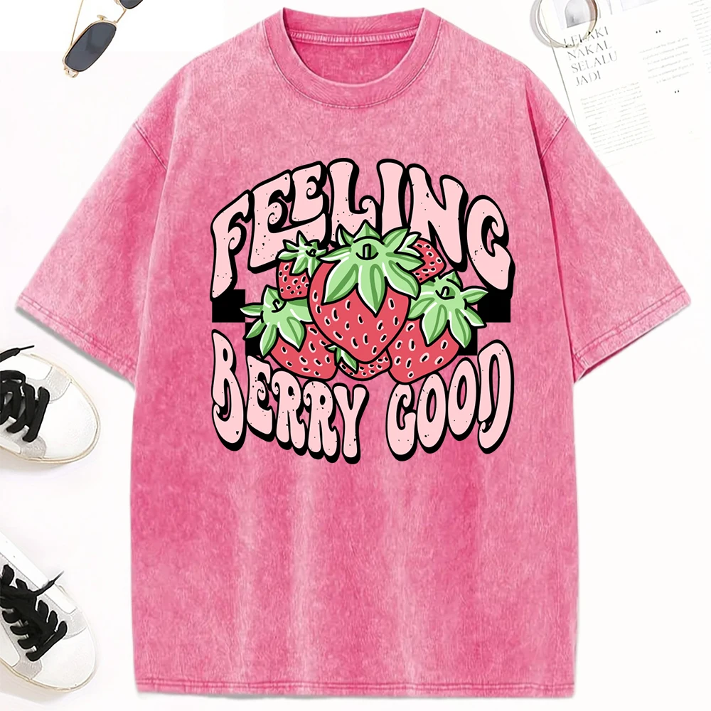 

Женская потертая футболка Feeling Berry Good с клубничным принтом, повседневные хлопковые футболки, мягкая одежда большого размера, универсальный женский топ