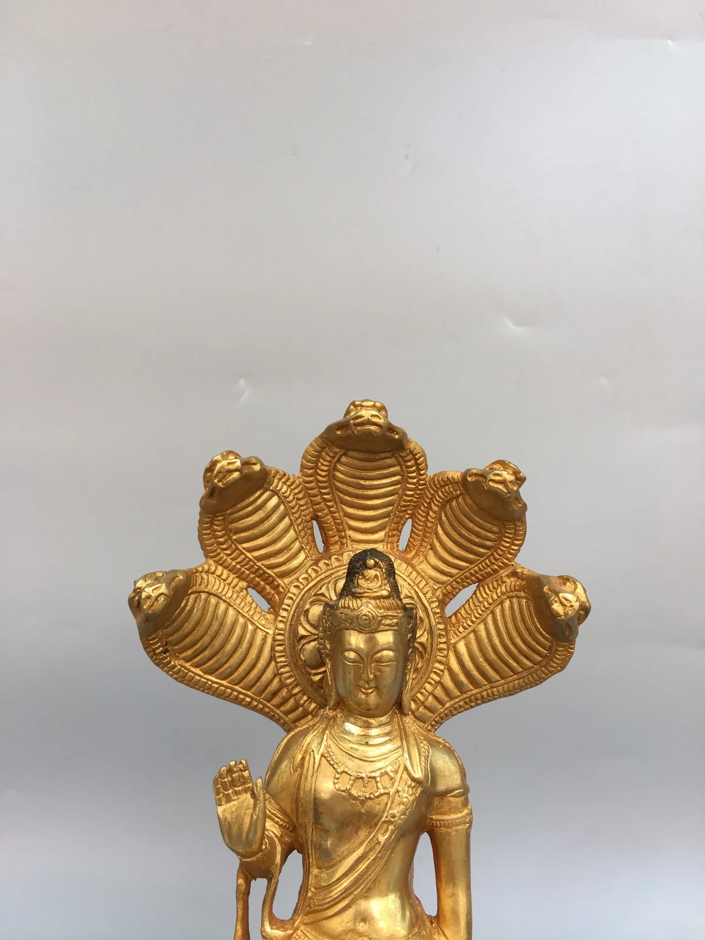 Made during the Yongle period of the Ming Dynasty, this gilded copper statue of the Bodhisattva Avalokiteshvara s),Free shipping