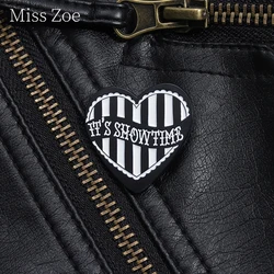 It'S Show Time Enamel Pin Black White Theater Performance Brooch Lapel Backpack Jacket Badge Fashion Jewelry Gift Accessories ﻿