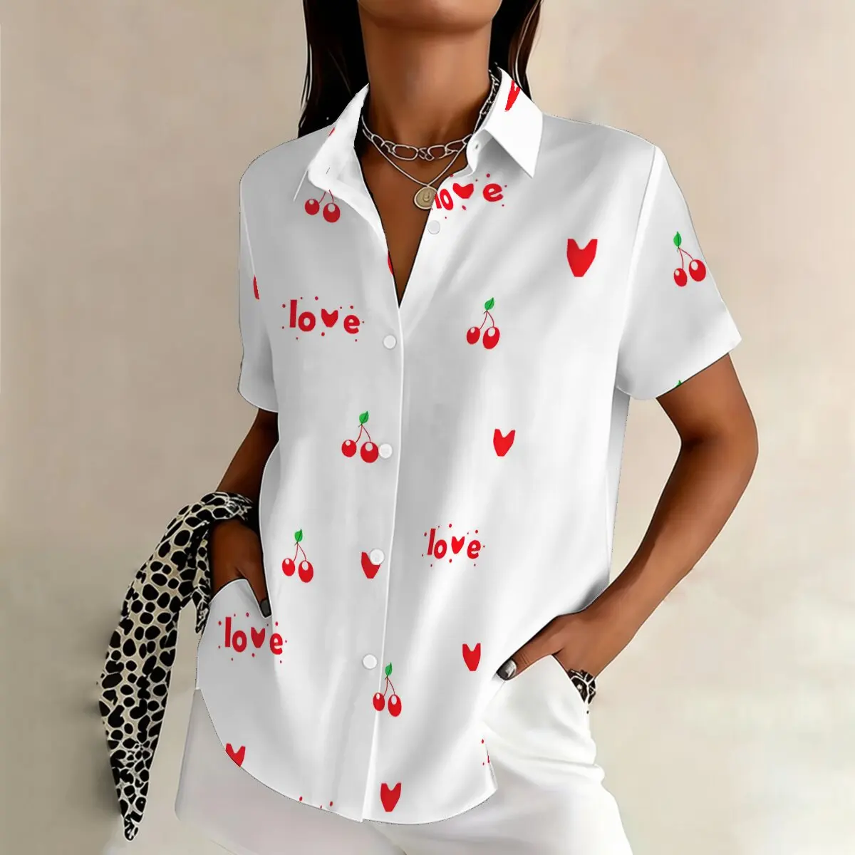 

Простая и стильная женская летняя рубашка больших размеров с принтом в виде вишневых сердечек, с короткими рукавами и отложным воротником, модный универсальный топ на каждый день.