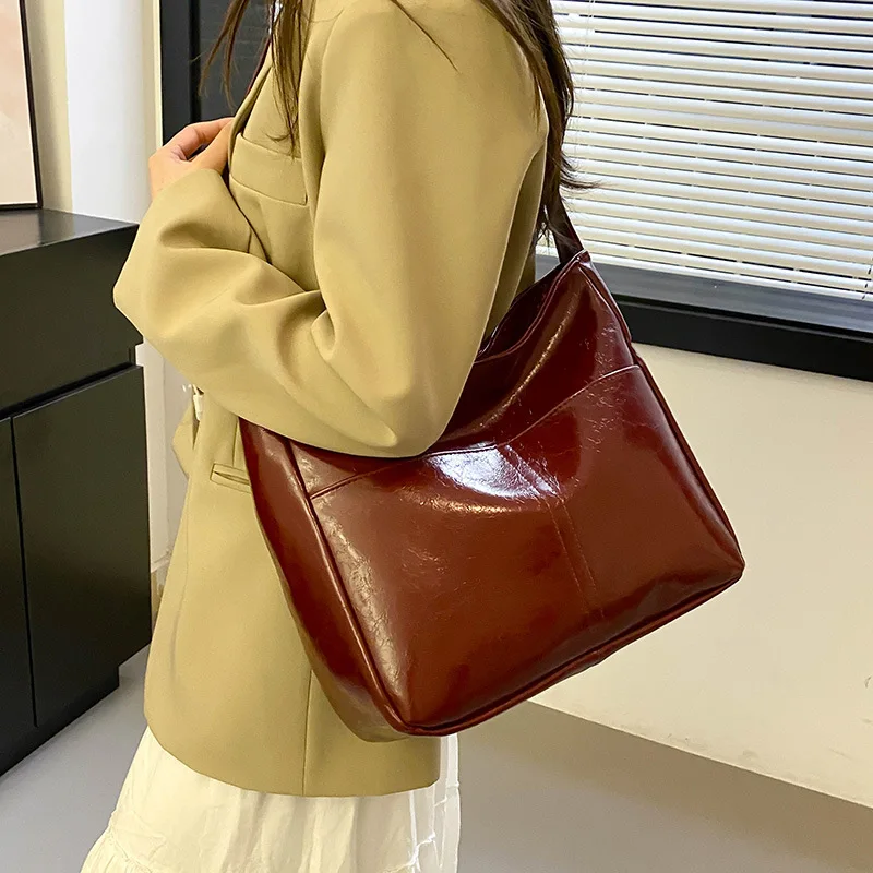 Red Large Capacity Oil Wax Leather Shoulder Bag Bright Surface Women\'s 2024 New All-match Tote Bags Casual High Quality Handbag