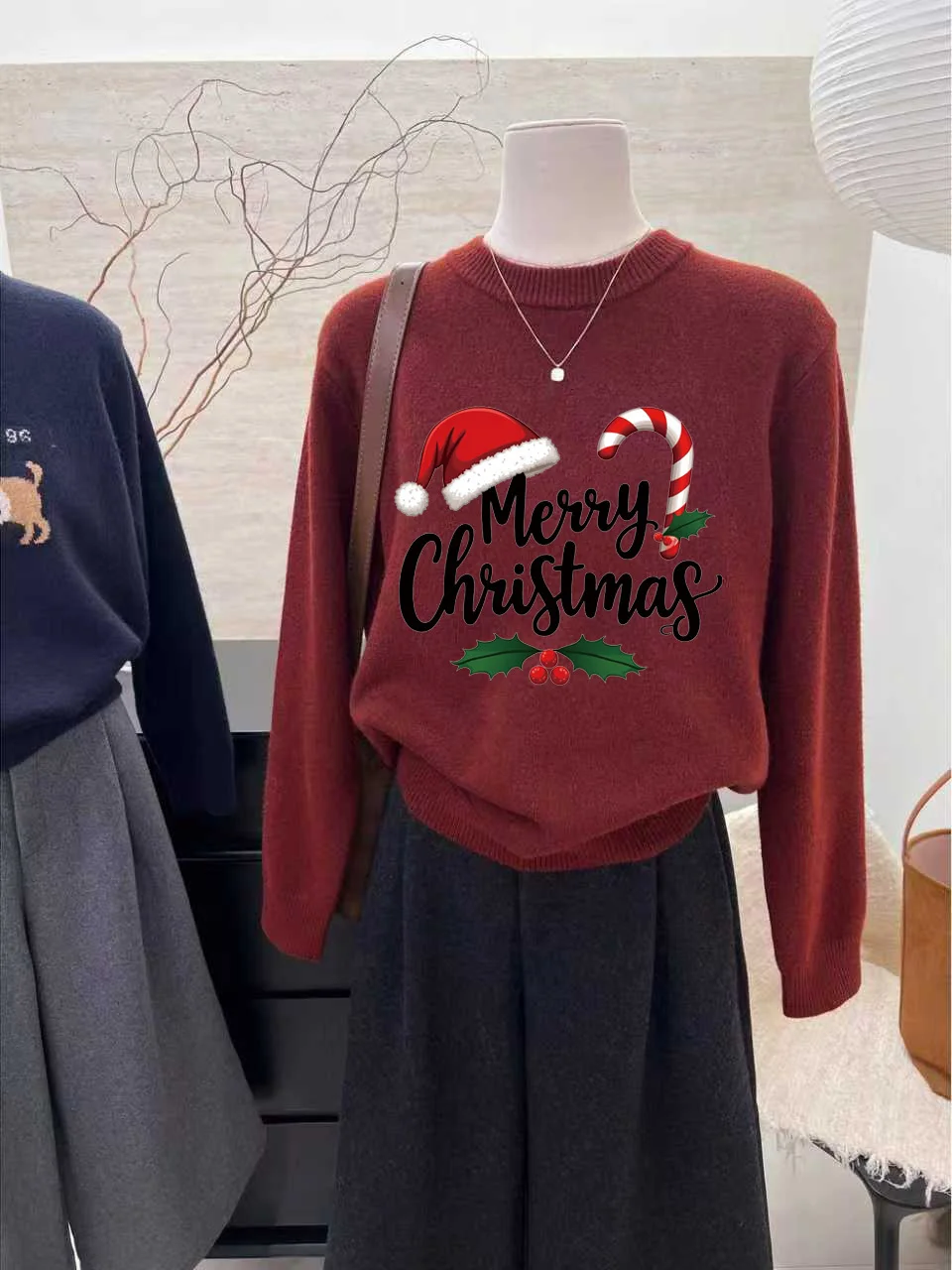 

Festive Cisas Print Knitwear Red Wine Color round Ne Long Sve Women's Warm Top Faionable Anti-Aging Cisas Sweater