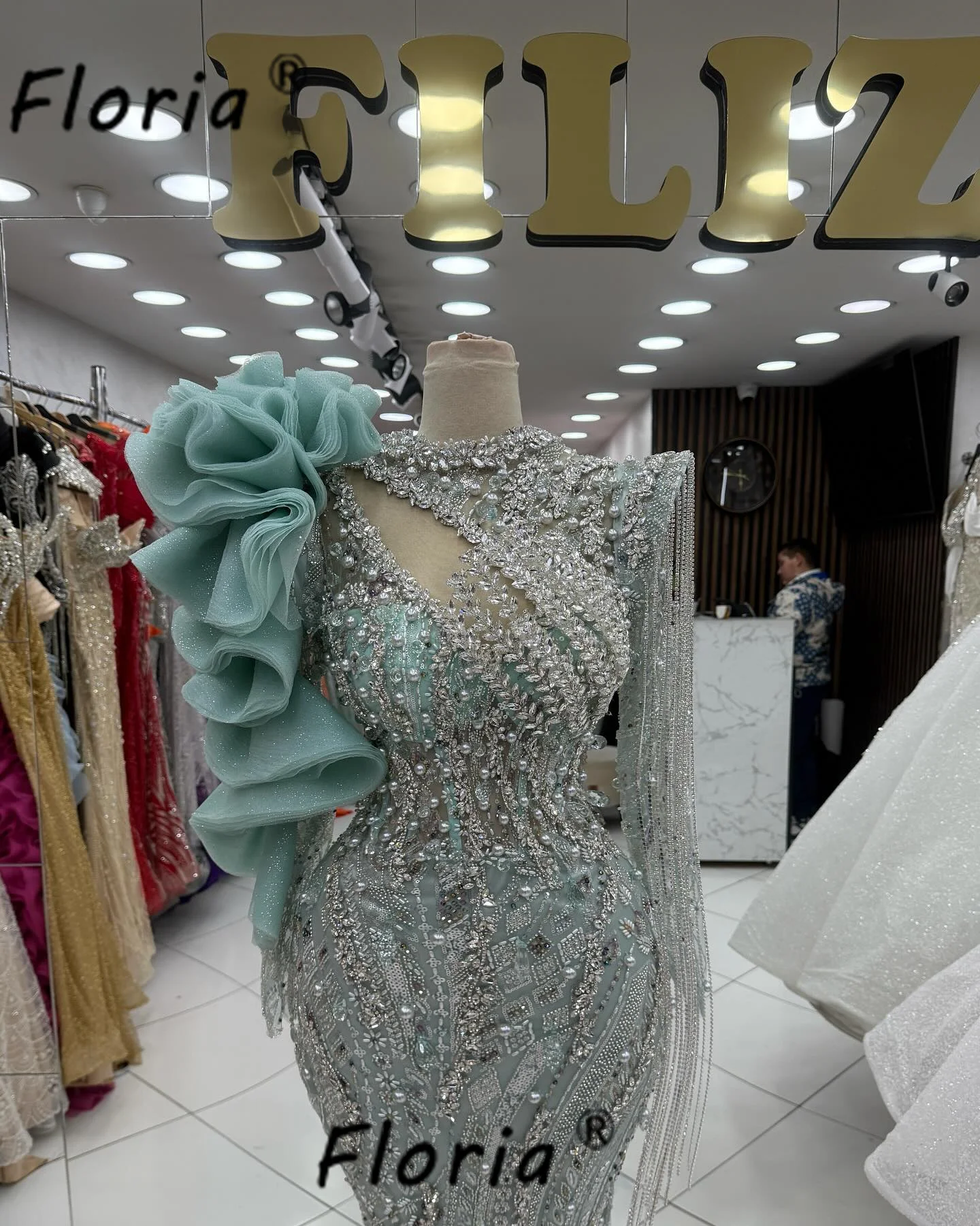 Luxury Dubai Mint Green Beaded Mermaid Evening Dress Long Sleeves Tassel Crystal Prom Party Wedding Customized robes de soirée