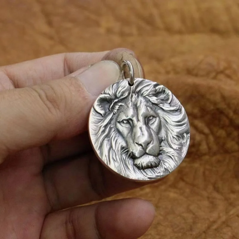 Vintage Embossed  Silver Color Lion Head Pendant Necklace Punk Motorcycle Rock Men Lion Necklace Accessories（pendant+chain）