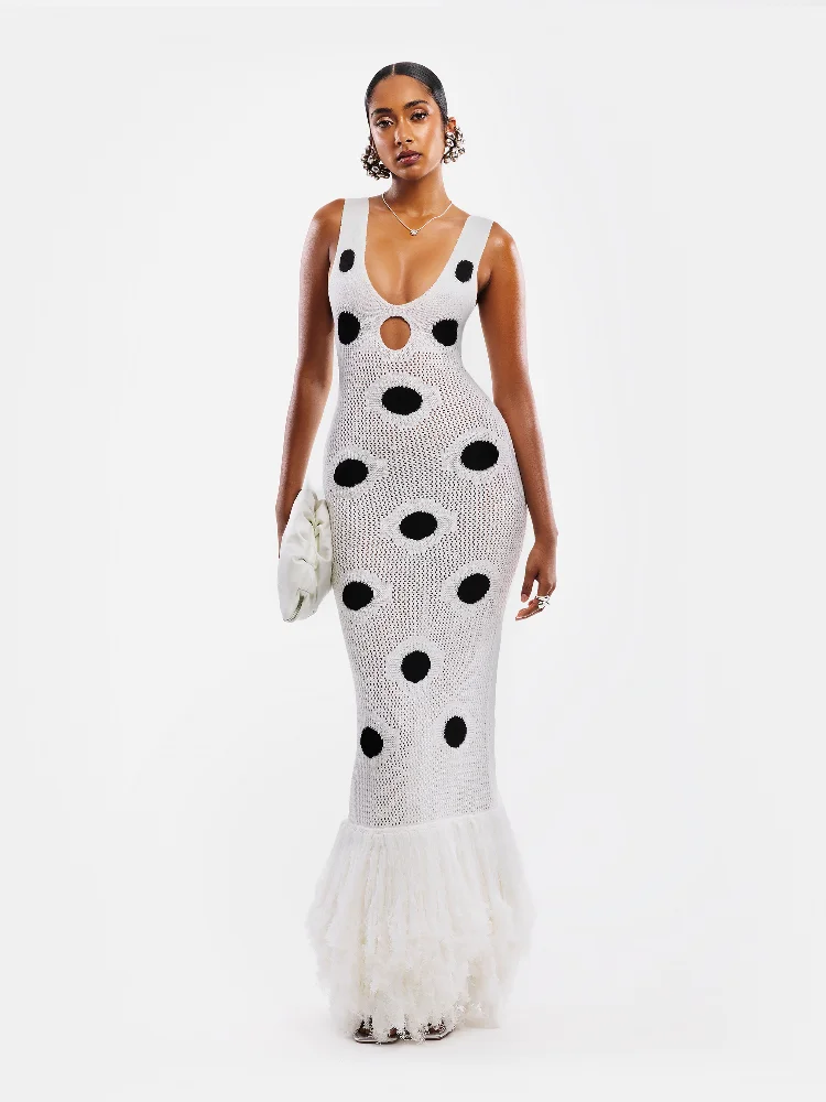 Abito lungo lavorato a maglia a pois di design con scollo a V scava fuori abiti con orlo con frange 2025 Abito da sera elegante per feste delle nuove donne estive
