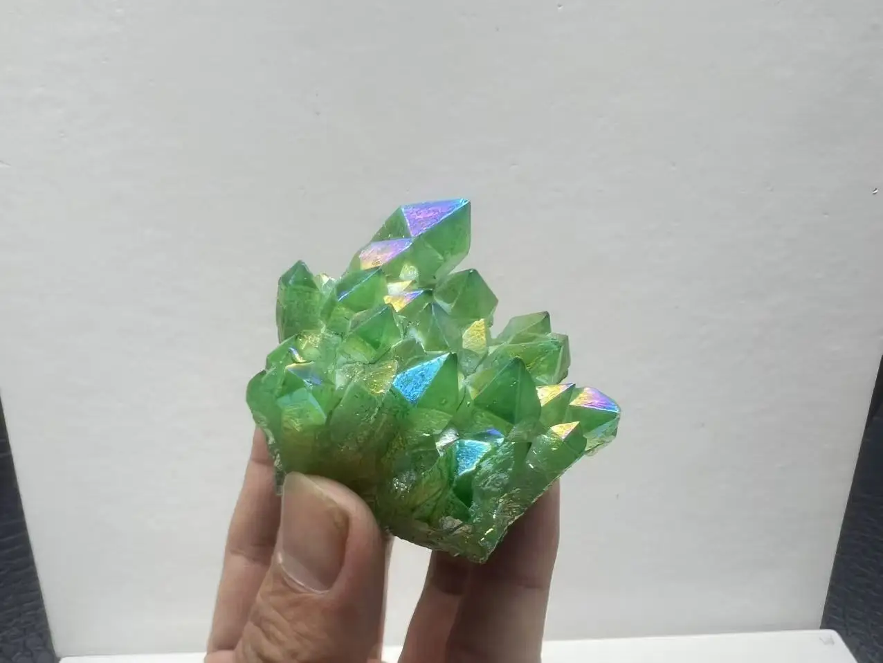 1 unidad de 150-220g, piedra preciosa de titanio verde Aura Natural, espécimen de racimo de cristal de cuarzo, espécimen de piedras curativas para decoración