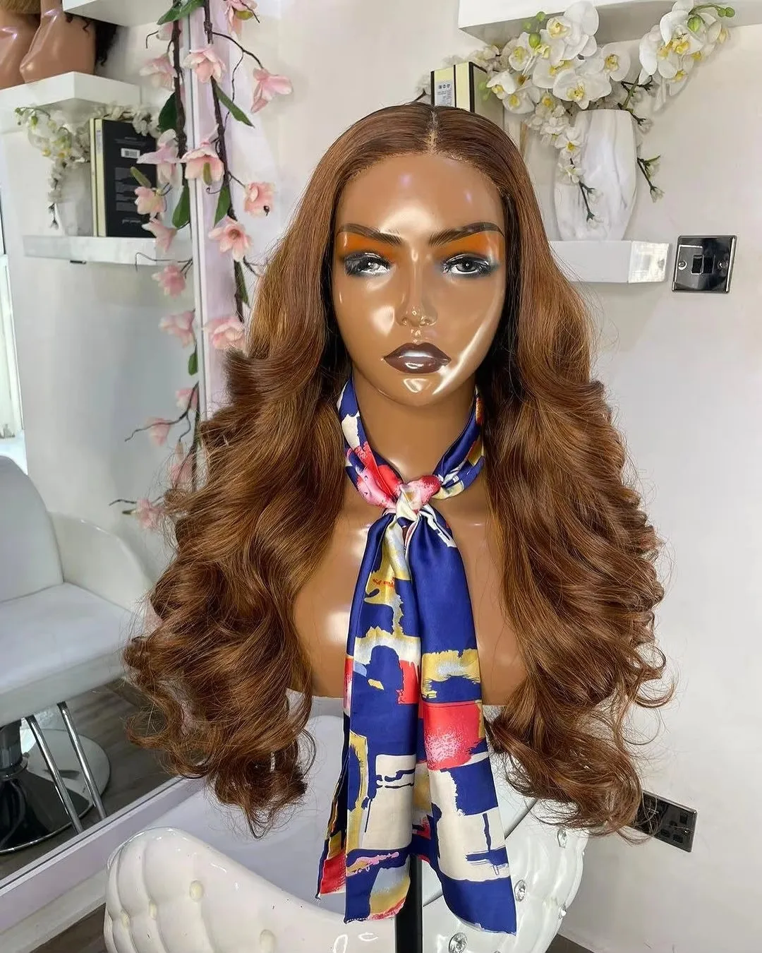 

MXWIGS средне-коричневые объемные волосы синтетические 13X4 парик фронта шнурка для женщин косплей бесклеевые предварительно выщипанные термостойкие волокна