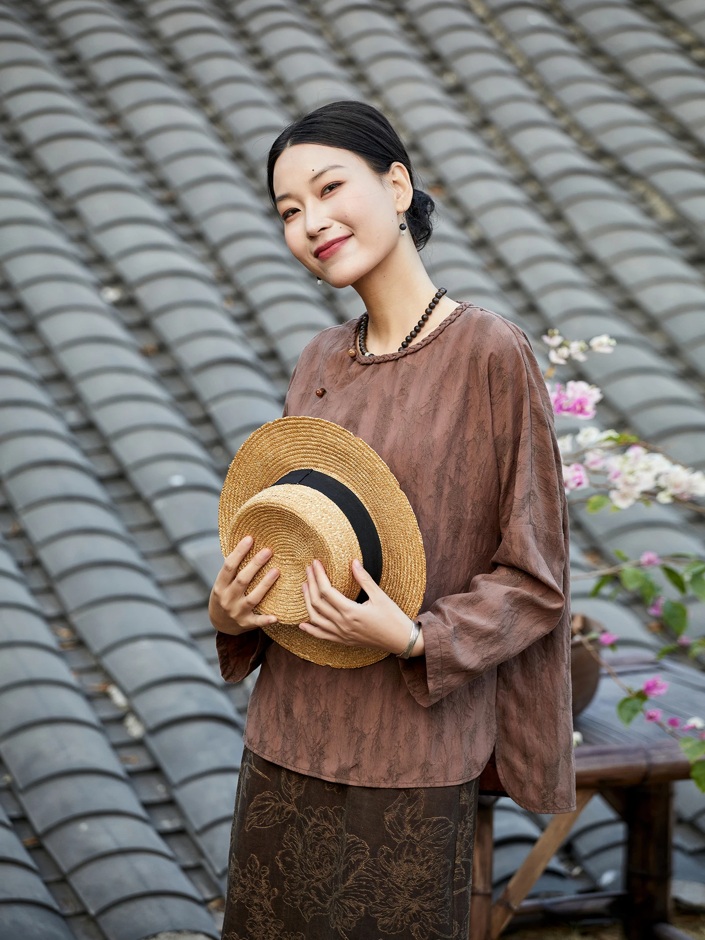 

Buxiaojiang Original Design Women's Floral Embroidery irt Spring New Chinese Sle round Ne Long Sve Top