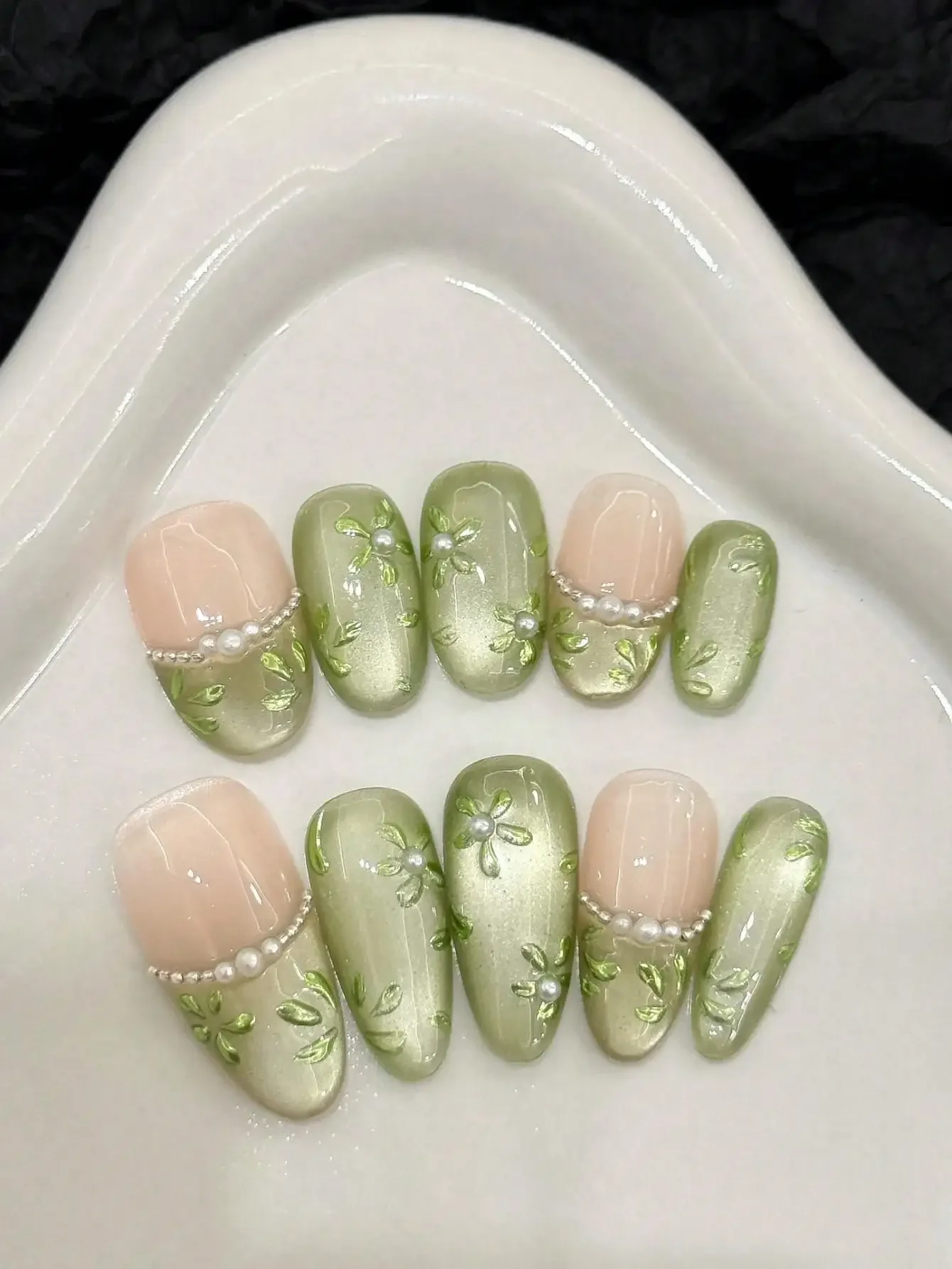 

10 Pcs Luxury Handmade Press On Nails Short Oval False Nail Green Hand-Painted Cat's Eye Is Fresh And Advanced. Nails With 3 Pie