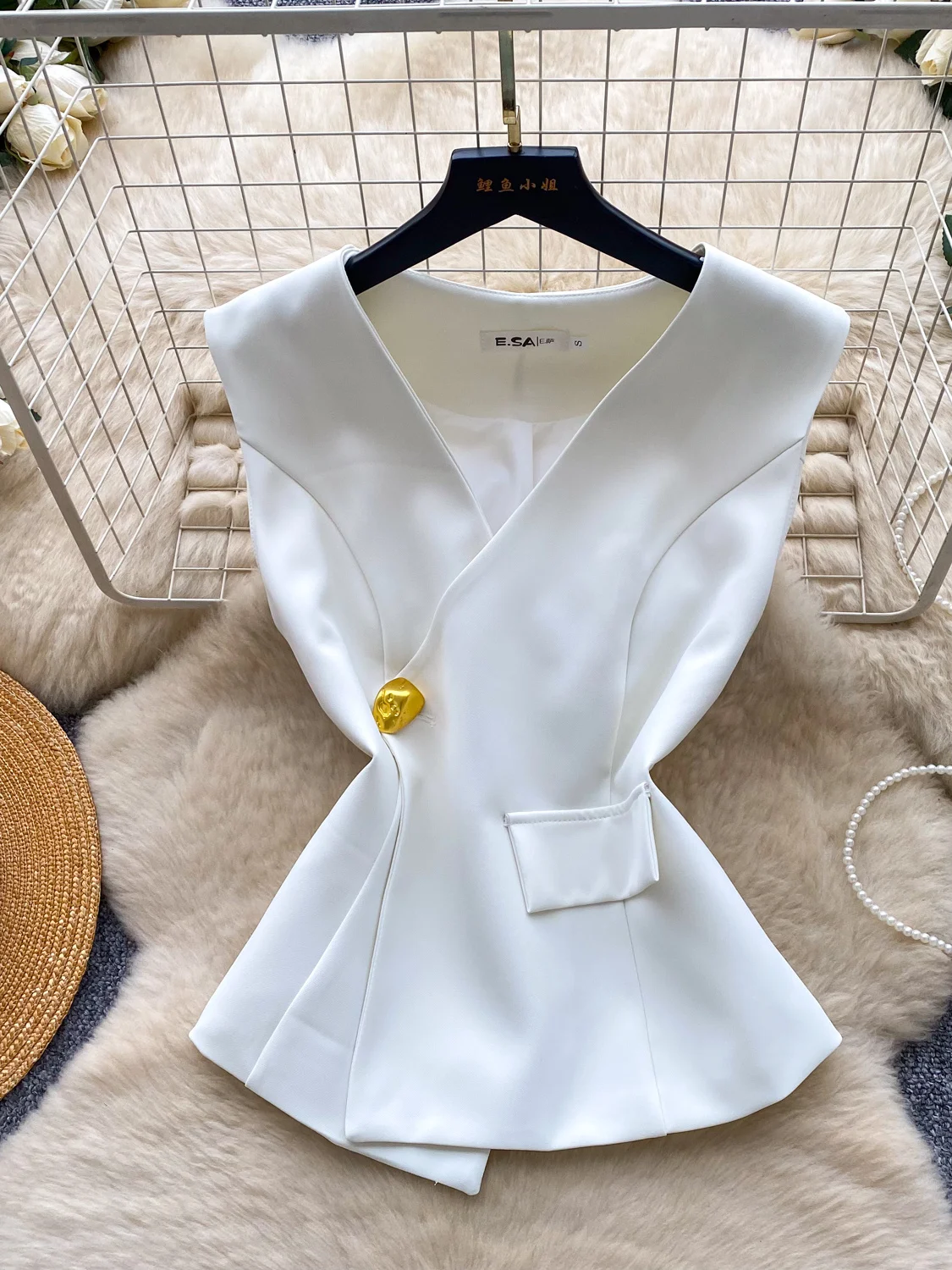 Slim Fit V-Neck Sleeveless Korean Style Commuter Vest Women's Summer Top Outerwear Innerwear Casual Travel Workwear