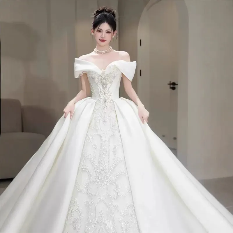 Nuovo lussuoso abito principale monospalla in raso di grandi dimensioni per l'industria pesante con un tocco di alta qualità per le donne