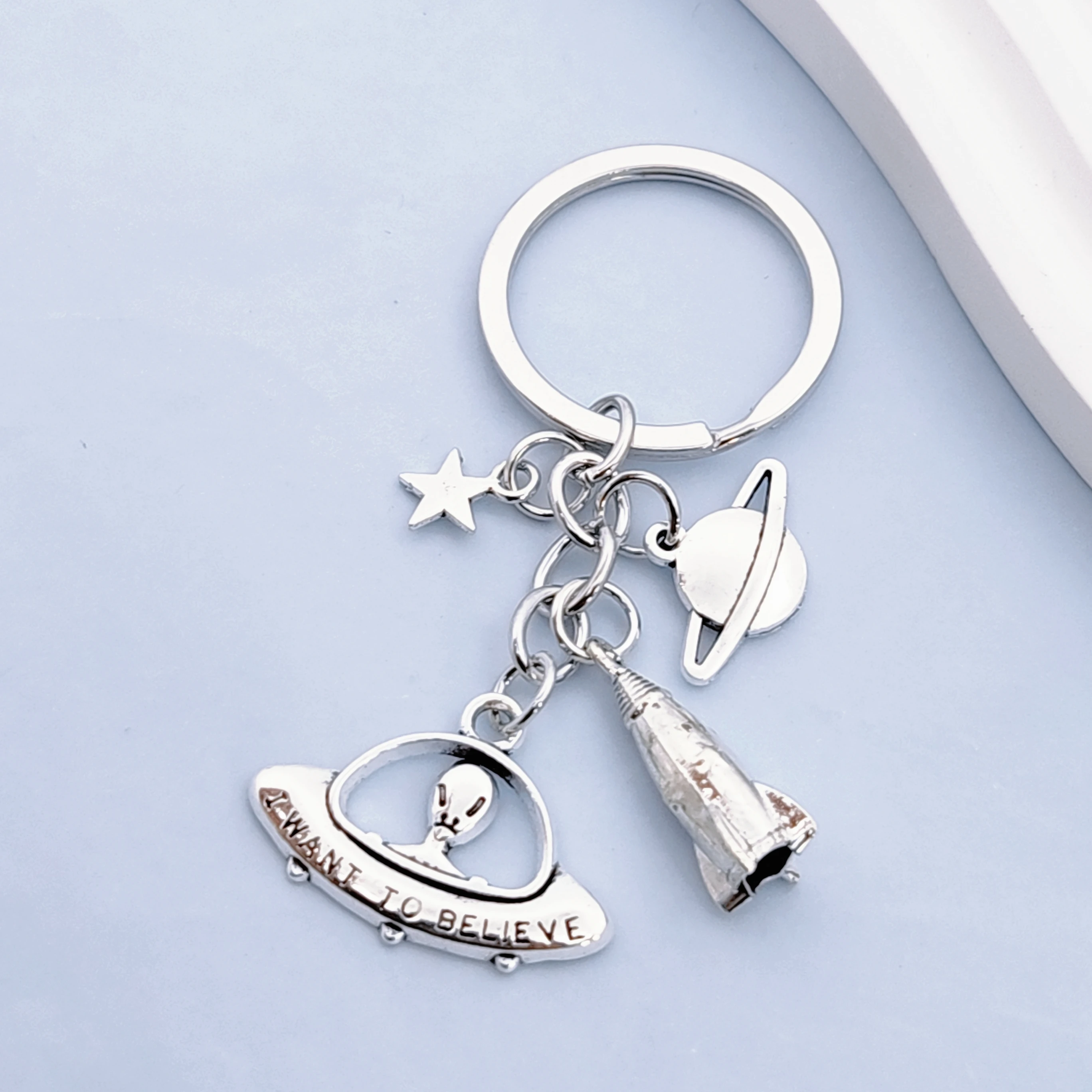 European and American Fashion DIY Accessories Spaceship Rocket Alien ET Planet Creative Keychain Astronaut Astronomy Enthusiast