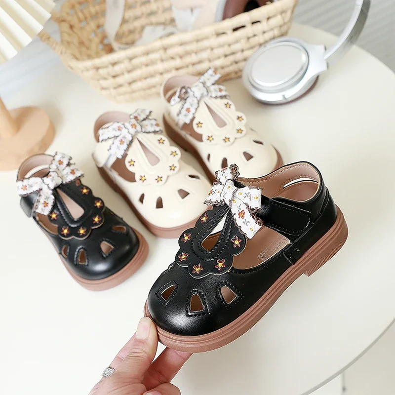 

Girls Beach Shoes Hollowed-out Embroidered Children Princess Sandals Sweet Bows Floral 2025 Brand New Kids Casual Shoes Soft