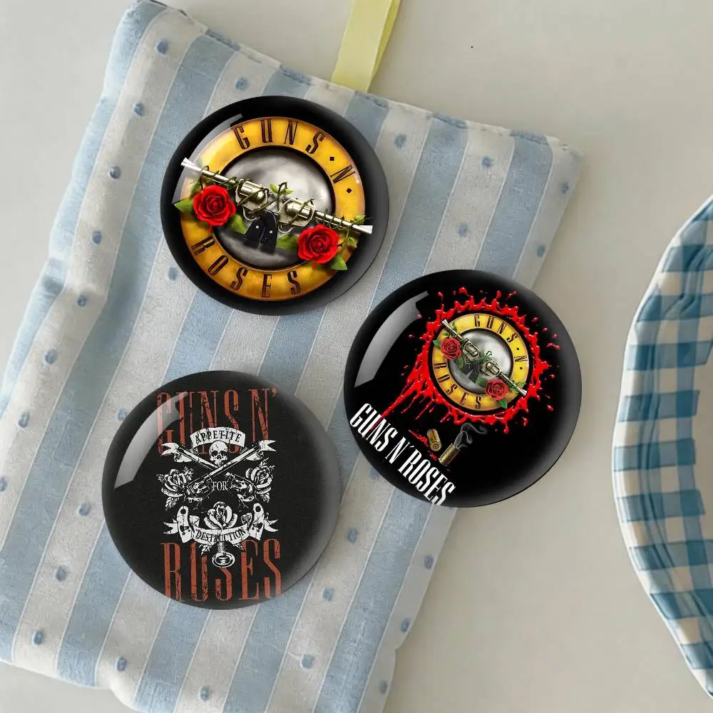 

Band G-Guns-S N R-RosesS Badge fragmentation laser Game Figure Soft Button Pins Handmade Cartoon Round Brooch Bag