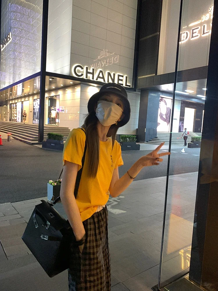 

Модная футболка с принтом, свободного кроя, с коротким рукавом и круглым вырезом, в стиле блогеров, который поднимет настроение. Удобный хлопковый топ.