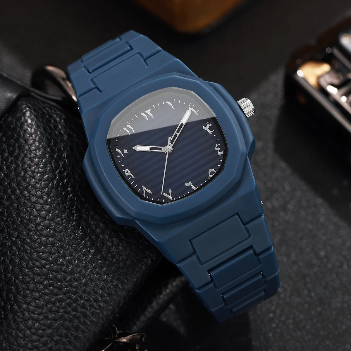 럭셔리 사각형 다이얼 남성 비즈니스 시계 캐주얼 플라스틱 밴드 스포츠 손목시계 남성용 시계(박스 없음)