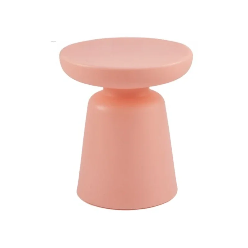 طاولة قهوة مستديرة من البلاستيك الشمالي، غرفة معيشة بسيطة وحديثة ومبتكرة، وطاولة مستديرة لنافذة الخليج وشرفة بجانب السرير