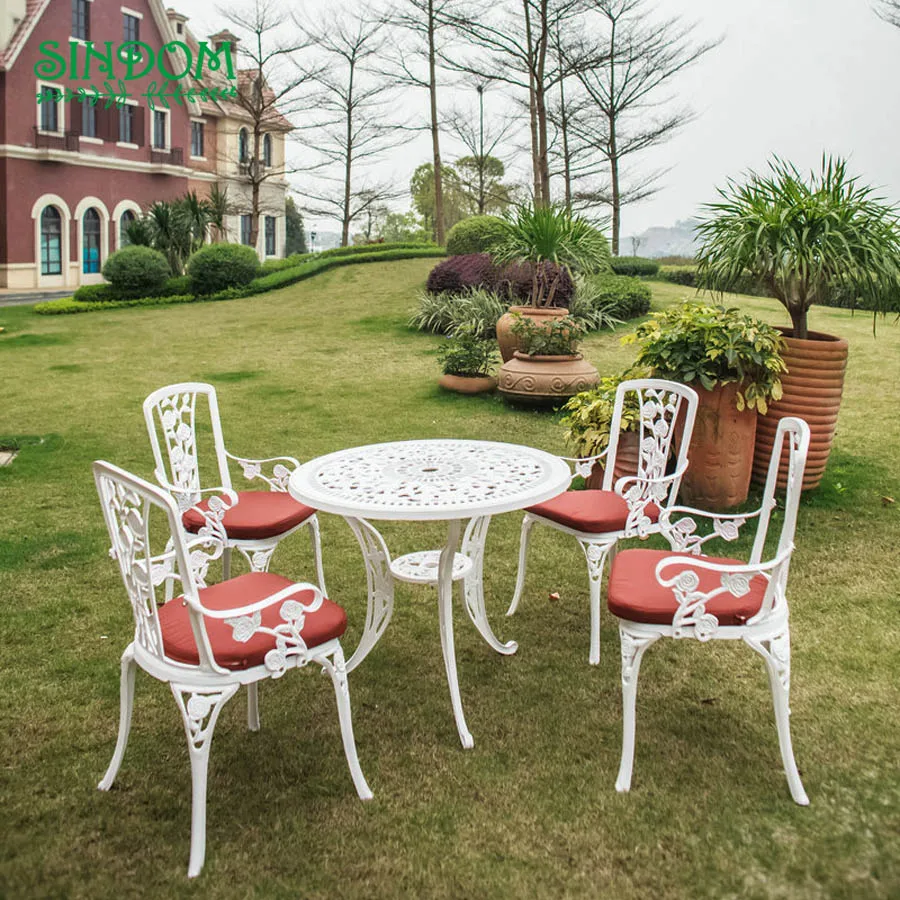 2023 New High Quality Outdoor Luxury Furniture Metal Table Chairs for Garden