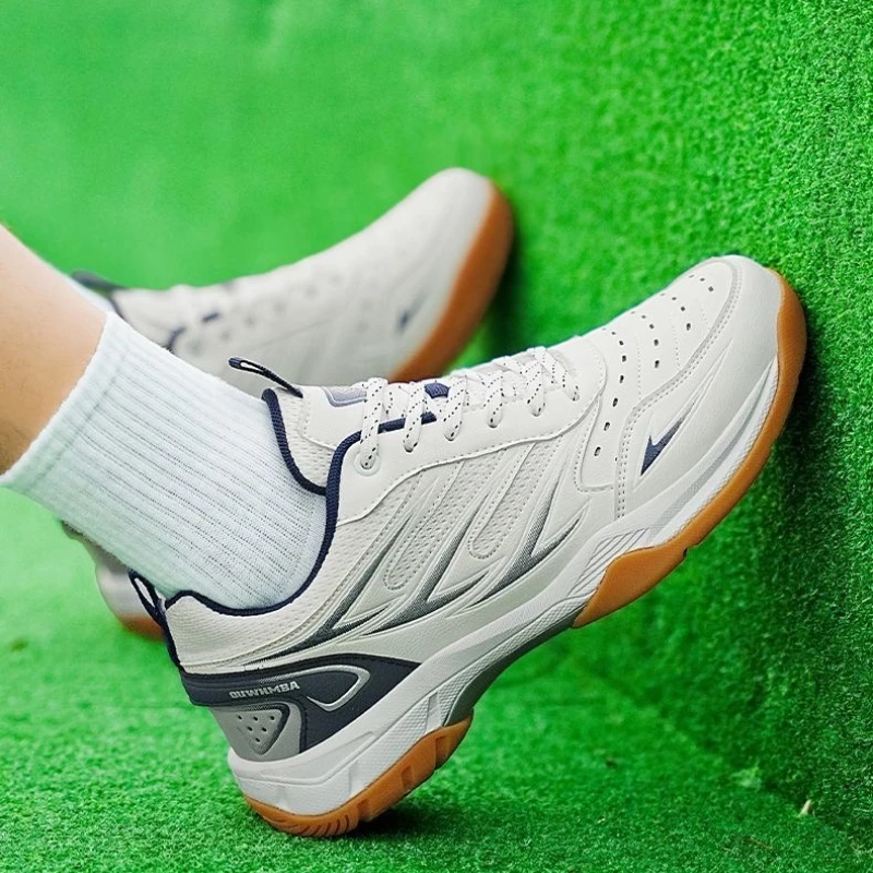 

2026 New Trend Tennis Shoes Unisex Comfortable Indoor Sports Shoes Breathable Badminton Shoes For Couples Badminton Training