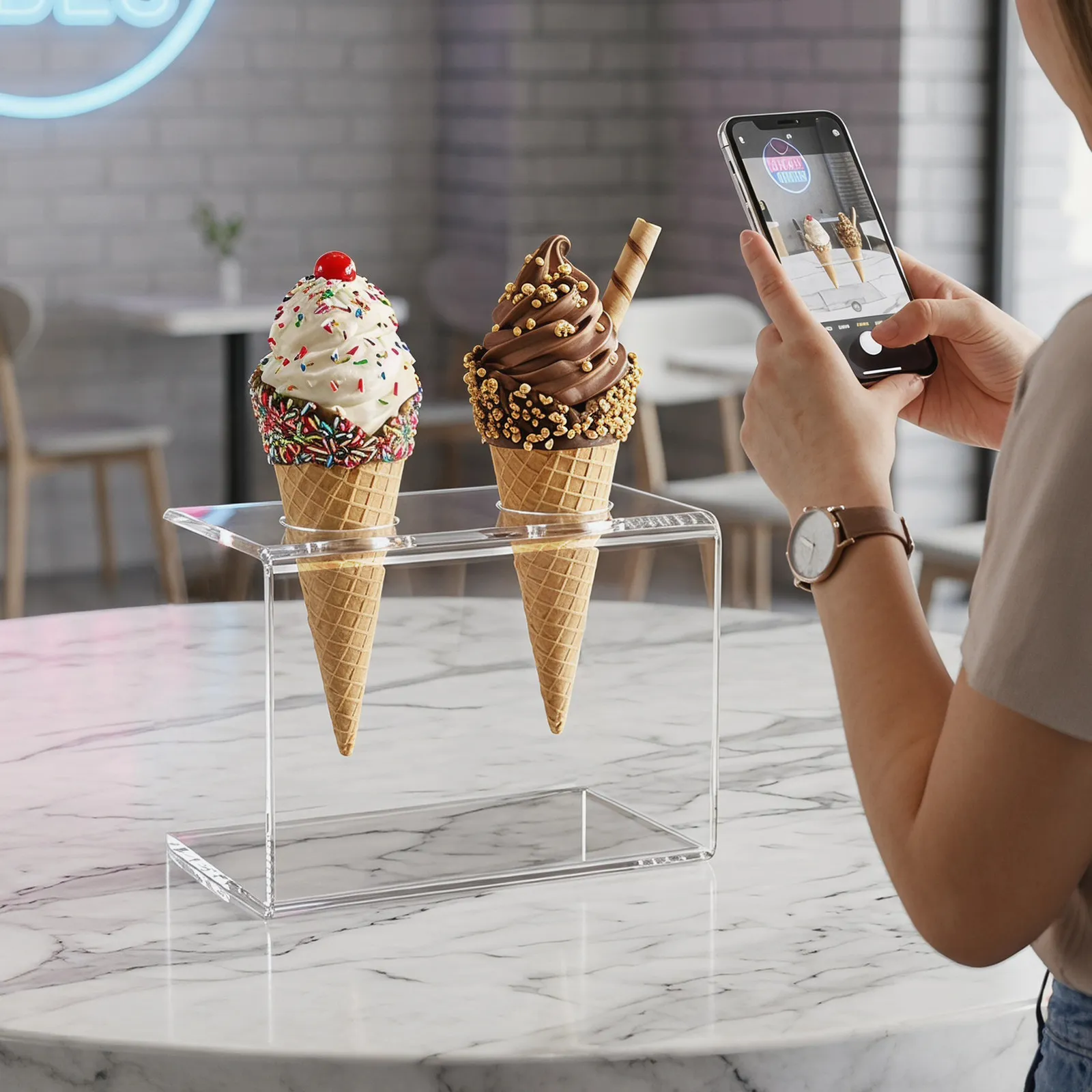 

Acrylic Ice Cream Cone Holder Clear Transparent Dessert Display Stand for Party Wedding Bakery Food Presentation Tabletop Shelf