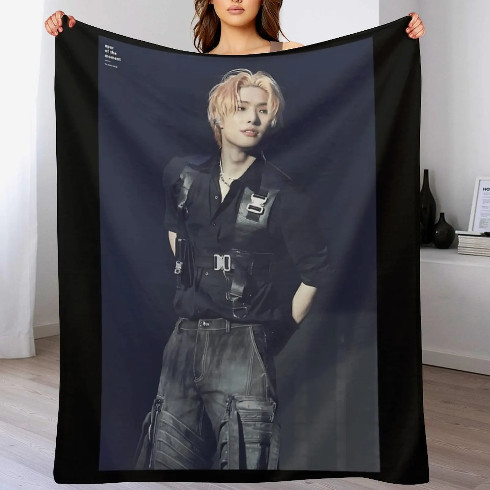 

mingi Throw Blanket