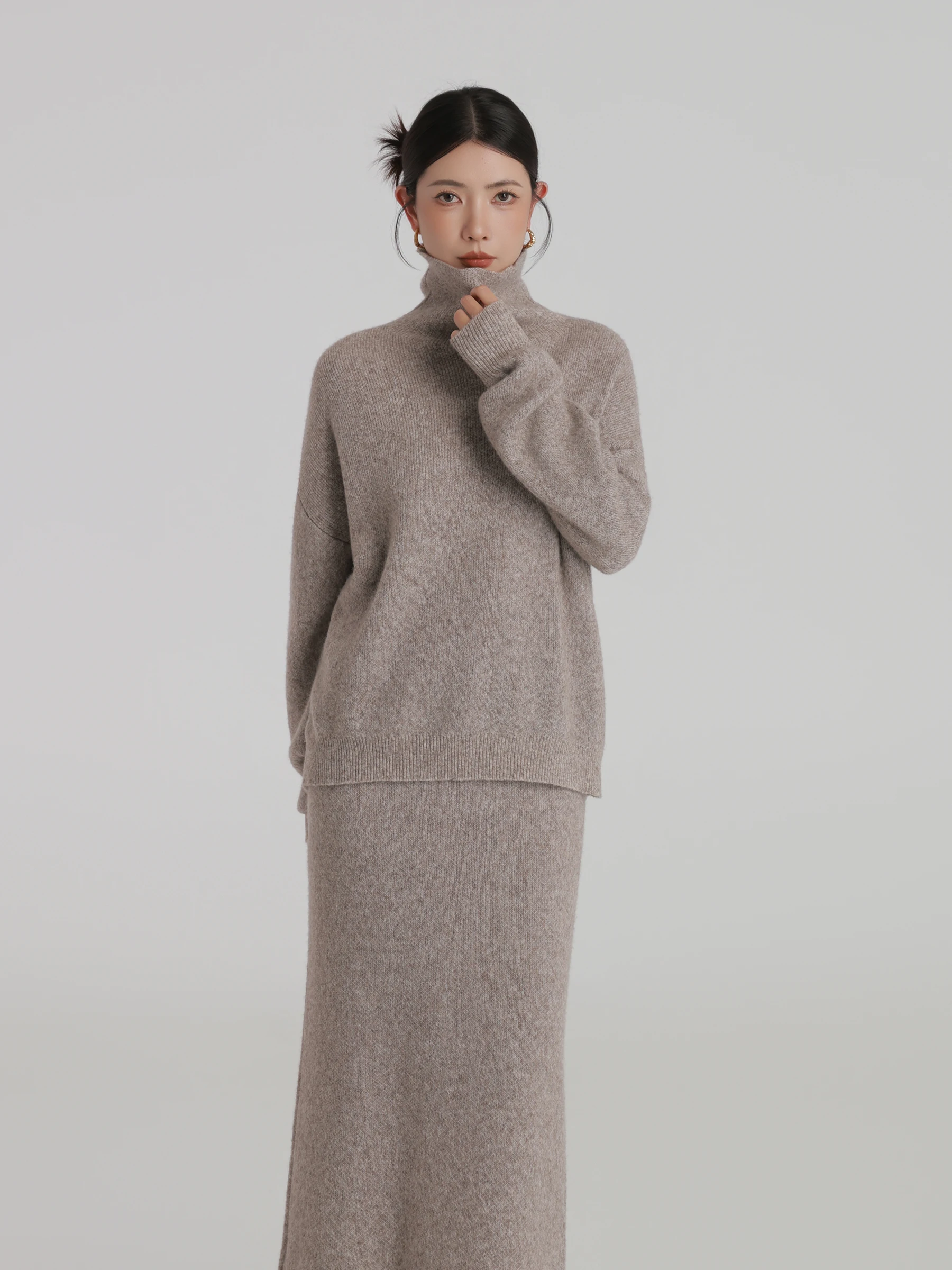 

Комплект DYLIELY Camere: вязаный свитер с высоким воротником и юбка свободного кроя, винтажный, теплый, модный, из двух предметов