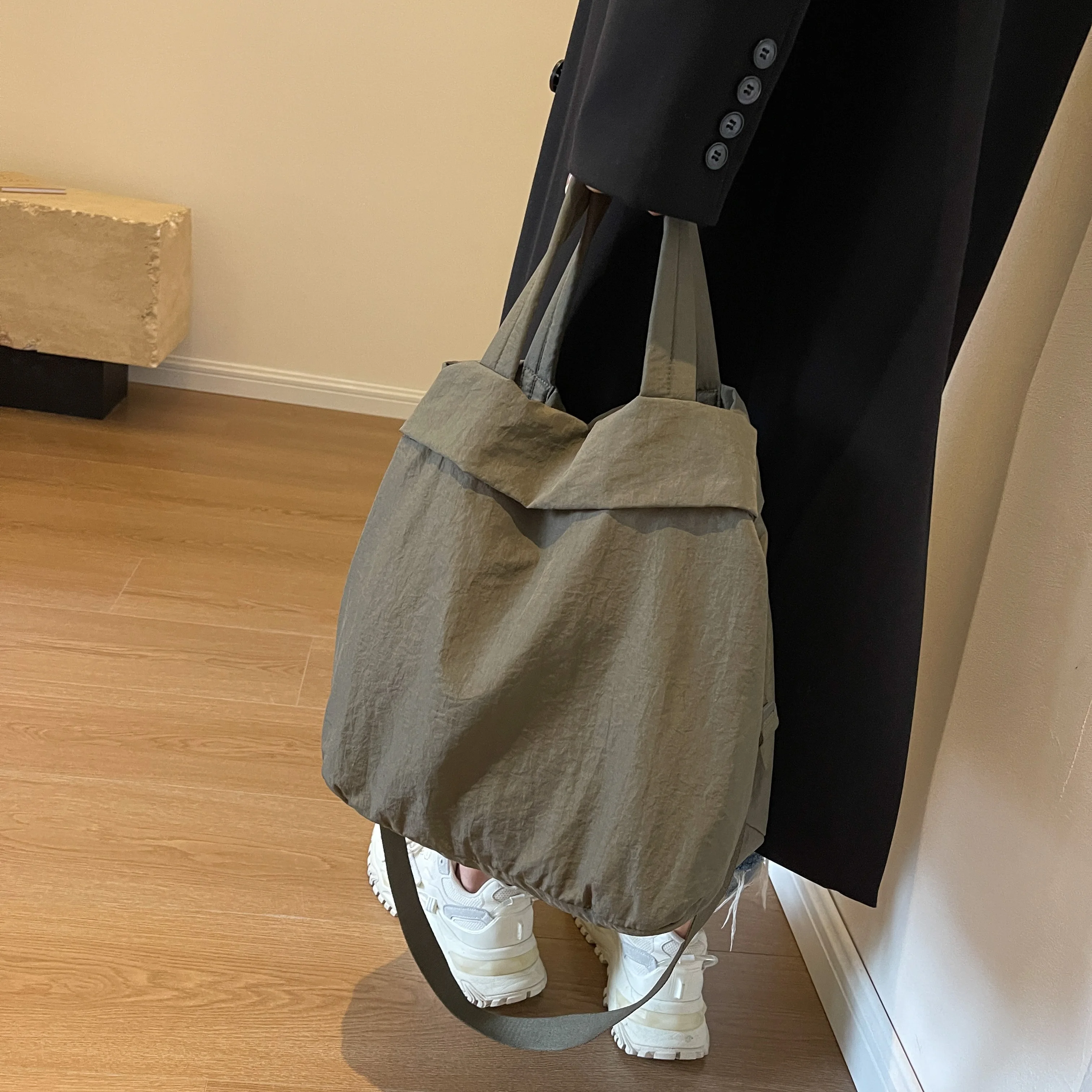 Solid Color Simple Fashionable Leisure All-Match Tote Bag With Large Capacity For School, Work And Commute.