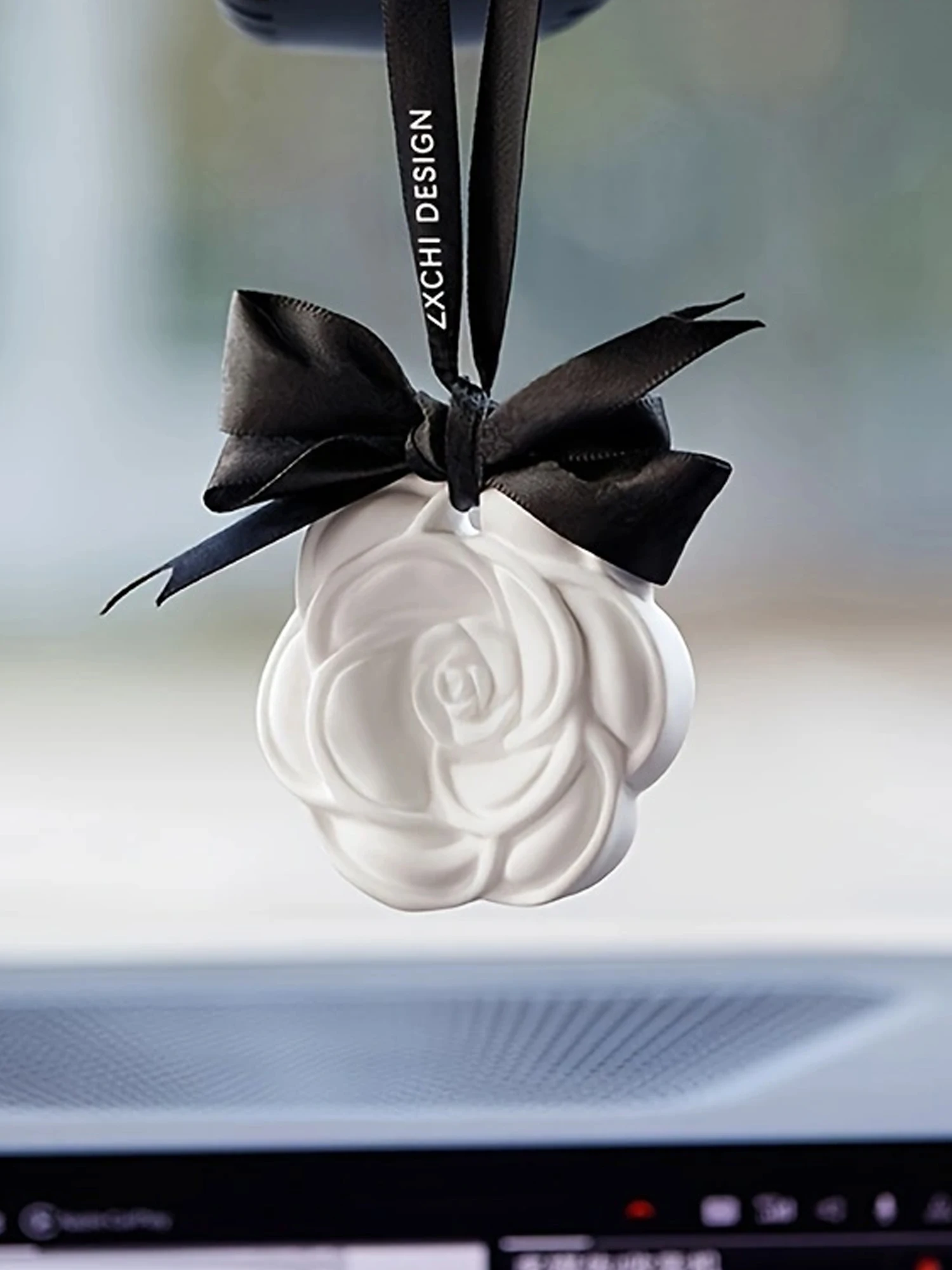 1Pcs Blossom Plaster Aromatherapy Pendant Camellia Gypsum Fresh air Aromatherapy Wax Tablets Car Perfume Pendant — zdjęcie 2