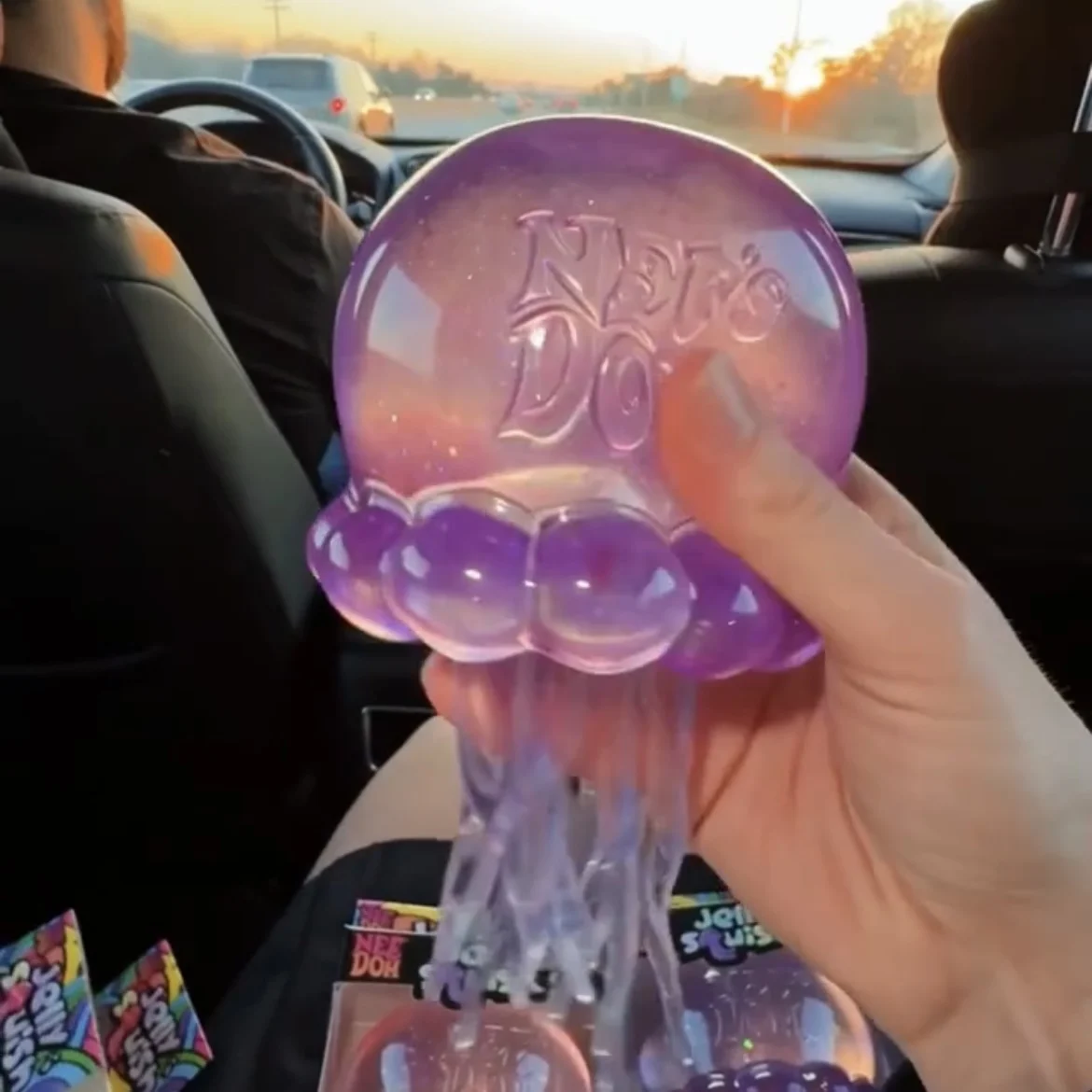 NeeDoh Jellyfish and Cube Squid Toys Soft Jelly Squeezing Stress Relieving Fidget Toys for Children and Adults Sensory NeeDoh