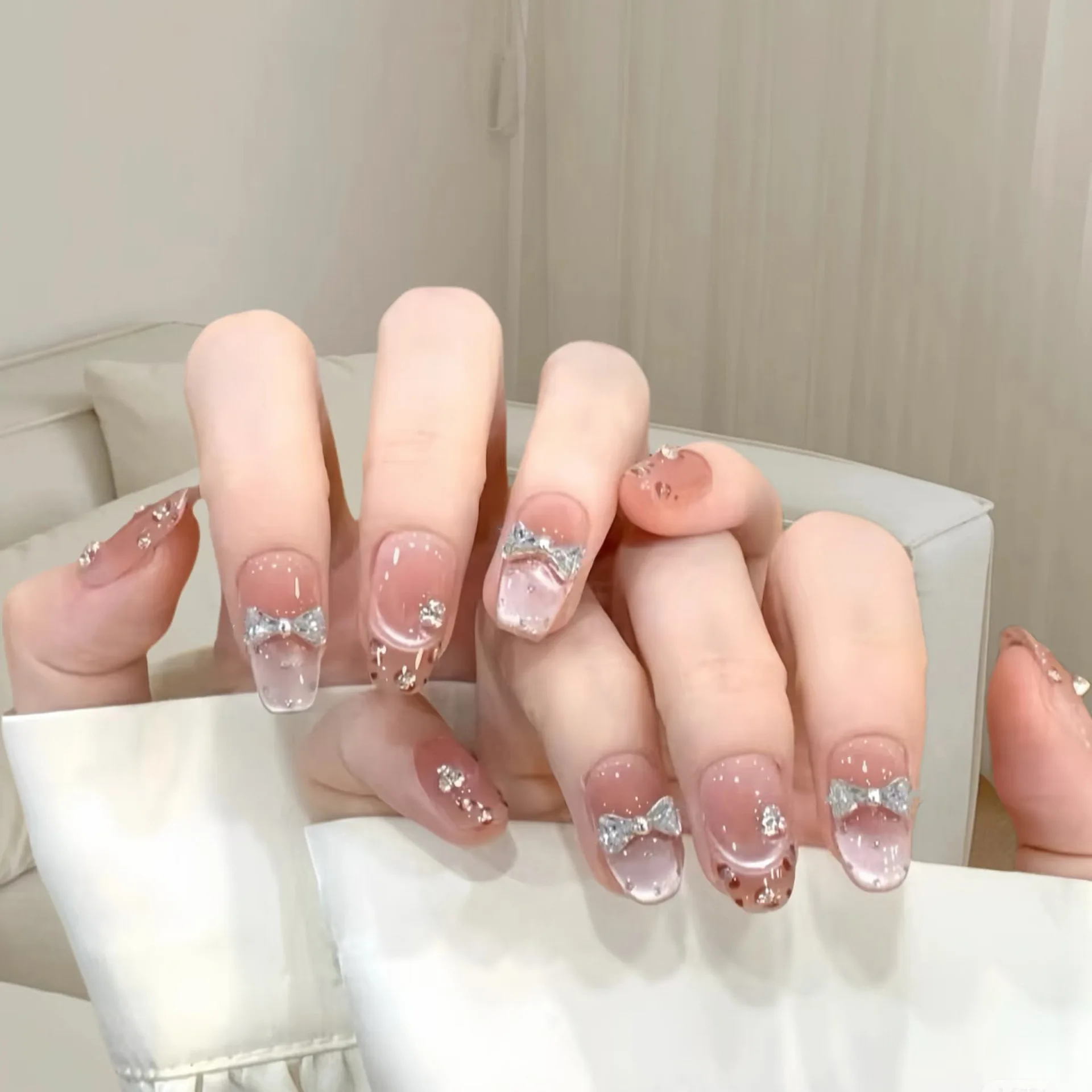 

10pcs Handmade Short French Press on Nails Glitter Blush Cat Eye Pink Leopard Print Bow Design Fake Nails Wearable Manicure Girl