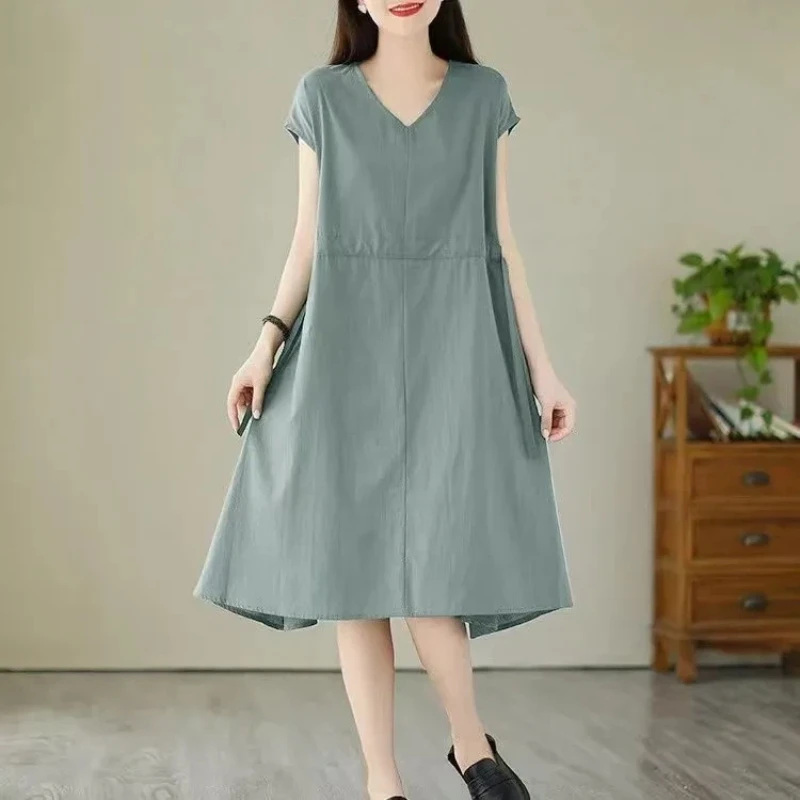 

V Neck Short Sleeve Loose Fit A Line Dress Casual Solid Color Women's Knee Length Summer Style With Pockets