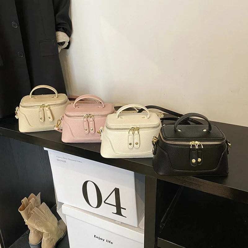 

Trendy Fashion Large Capacity Messenger Bag For Women With Solid Color And Minimalist Chic Crossbody Feature