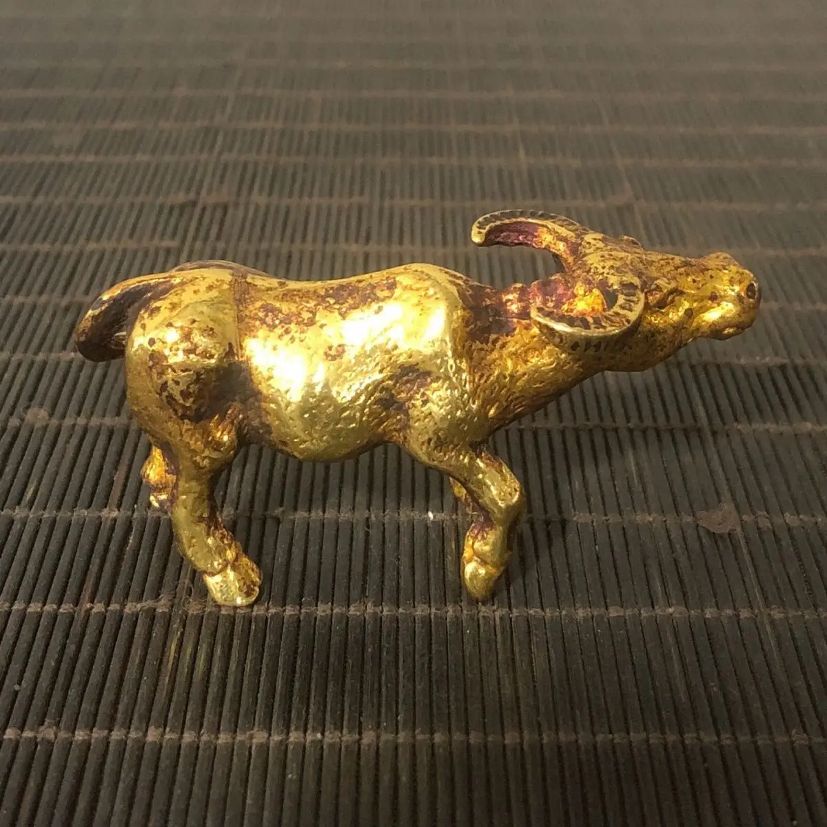 Gilt Buffalo zodiac ox Ornament Decoration Tea Pet Figurines Desk Decor Accessories
