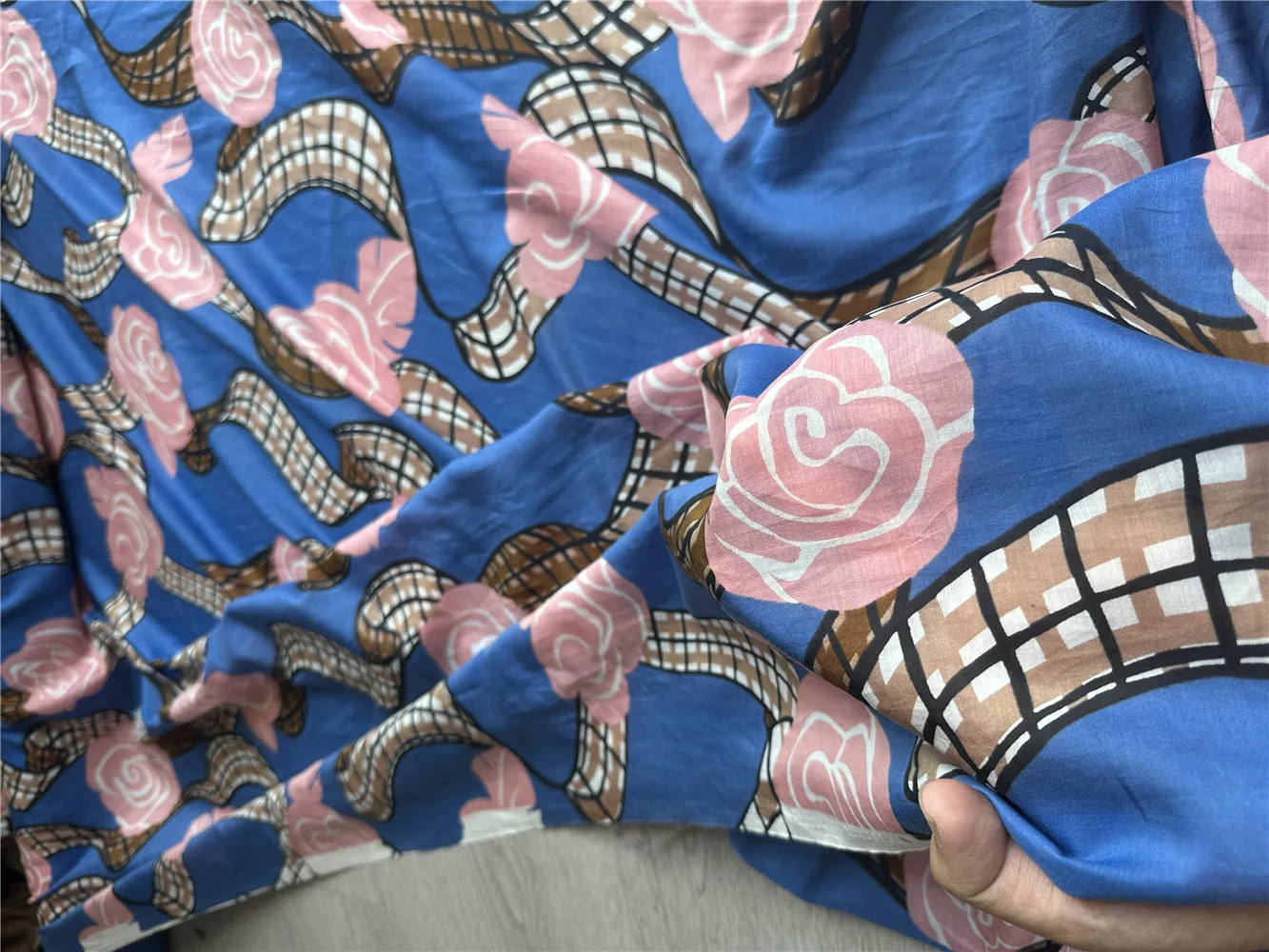 1 meter 55% Mulberry Silk 45% Cotton 12 momme Blue with Pink Floral Printed Fabric 135cm 53\