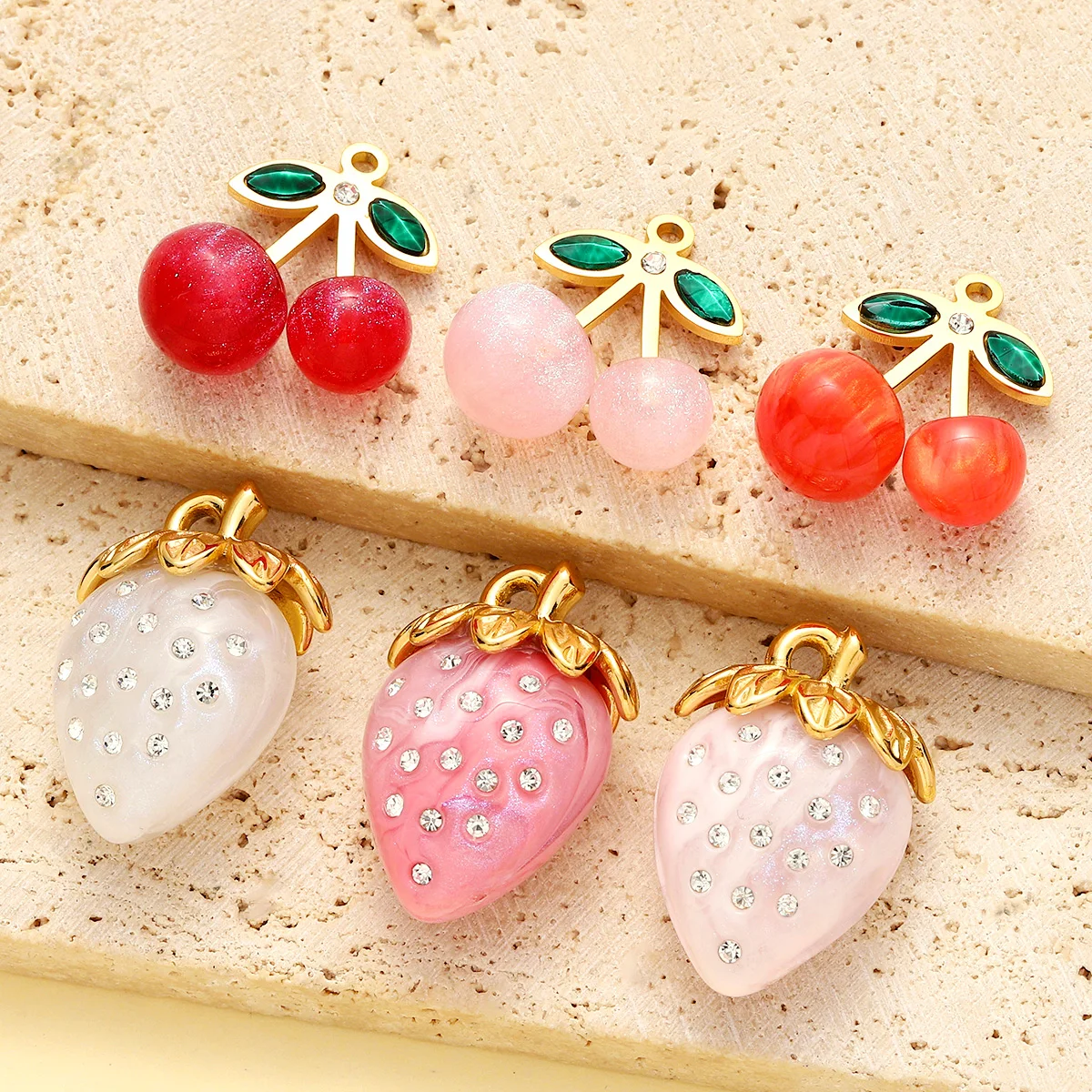 

3Pcs/Lot Stainless Steel Resin Charms Strawberry Heart Pendants For DIY Making Bracelet Necklace Jewelry Accessory Wholesale