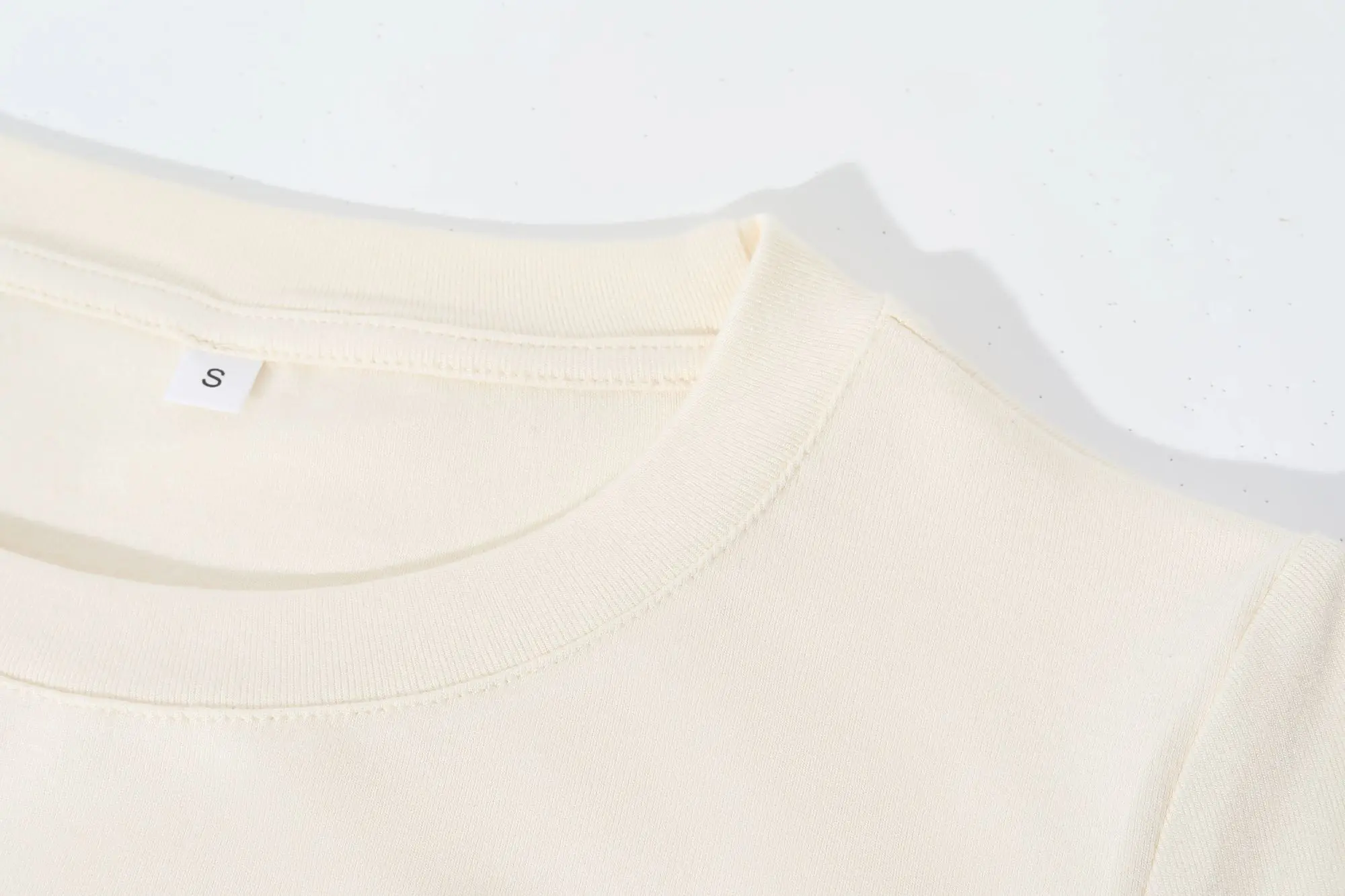2026 Herbst Winter Damen T-Shirt Koreanischer Minimalistischer O-Ausschnitt Langarm-Shirt Einfarbig Weich Schmal Geschnitten Lässiges Innen-Oberteil zum Überziehen – Detail 12