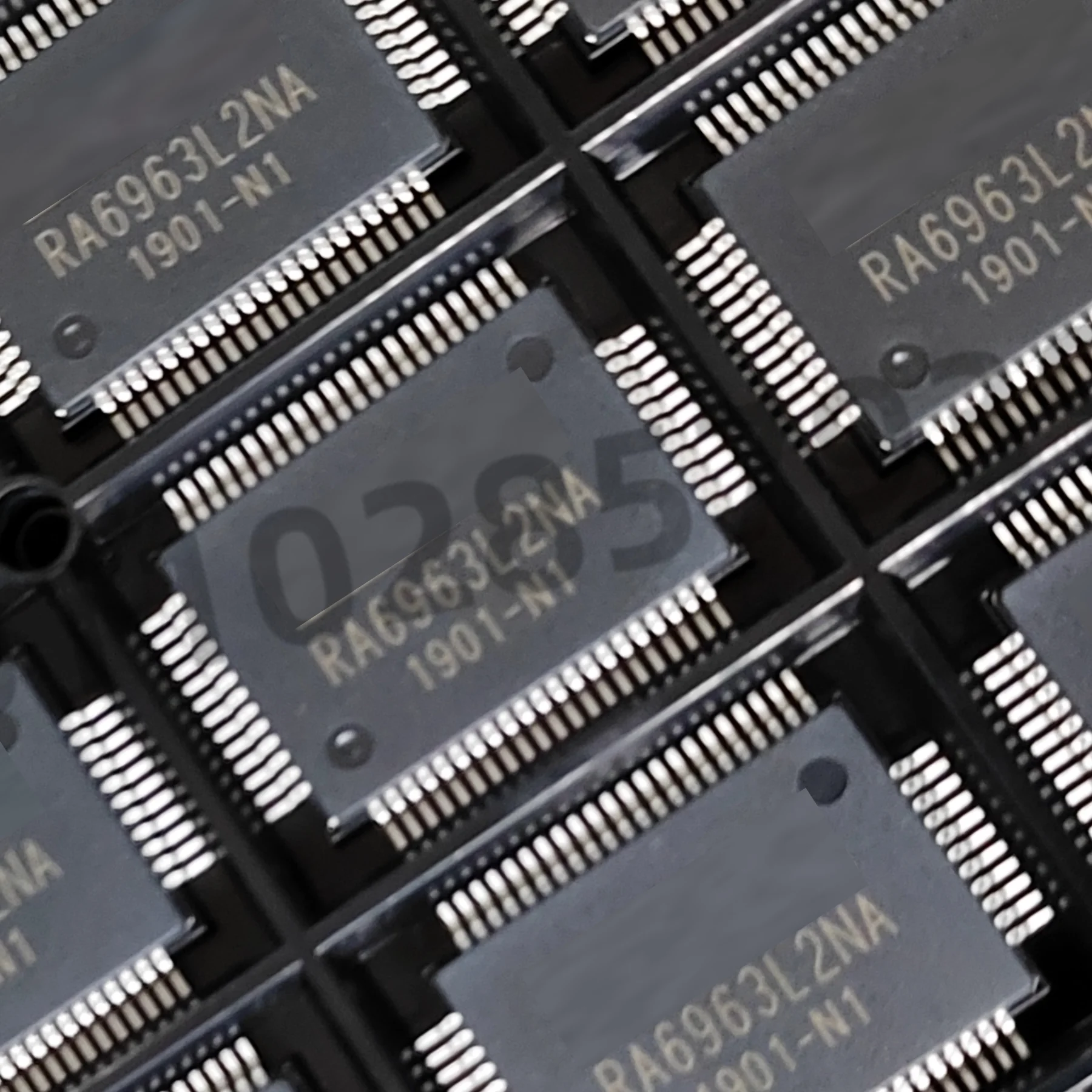 

2 шт./лот RA6963L2NA QFP67 оригинальный ЖК-контроллер